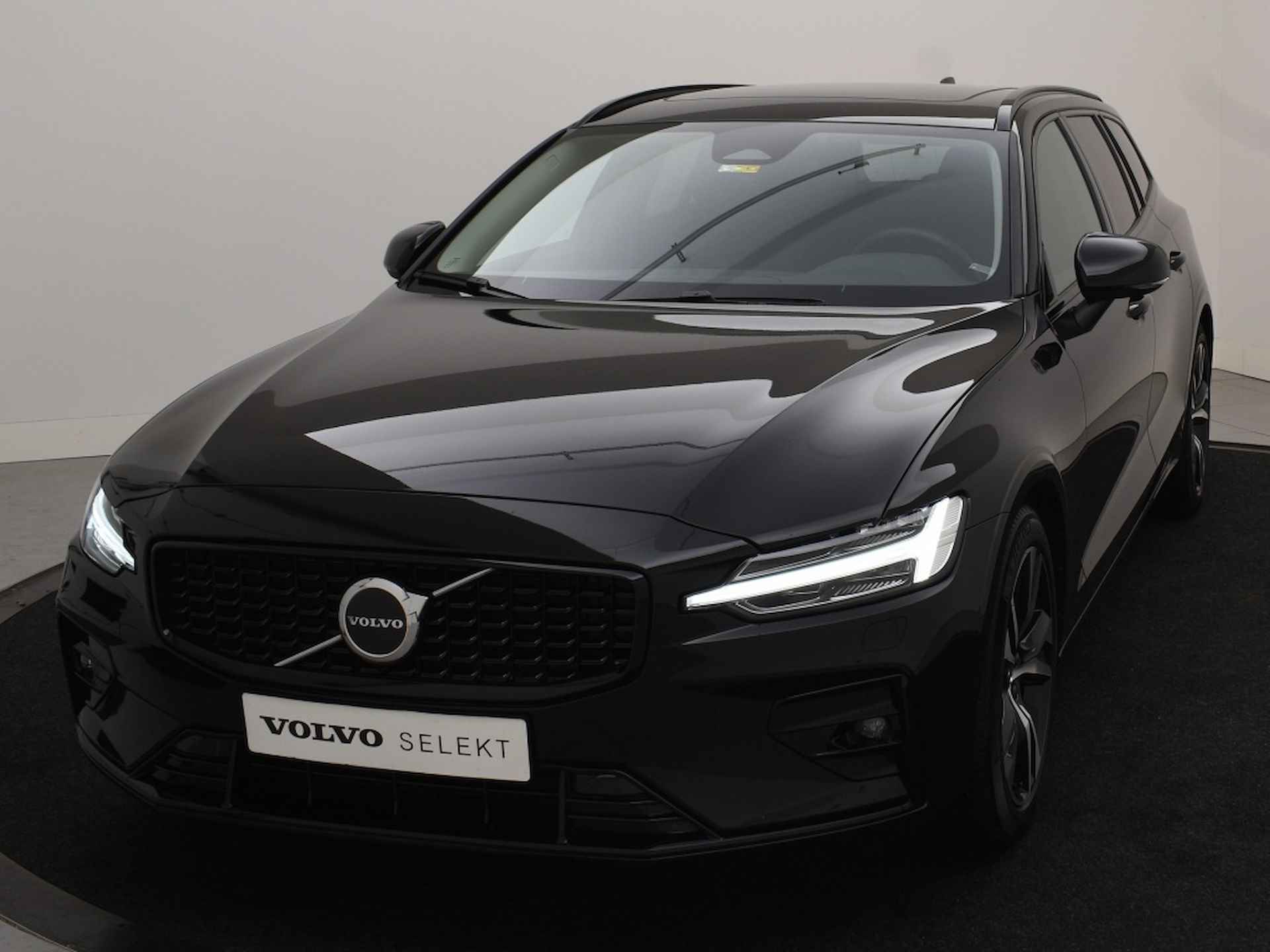 Volvo V60 B4 AUT(7) PLUS DARK FULL-LED SCHUIFDAK CAMERA TREKHAAK GOOGLE MA - 40/41