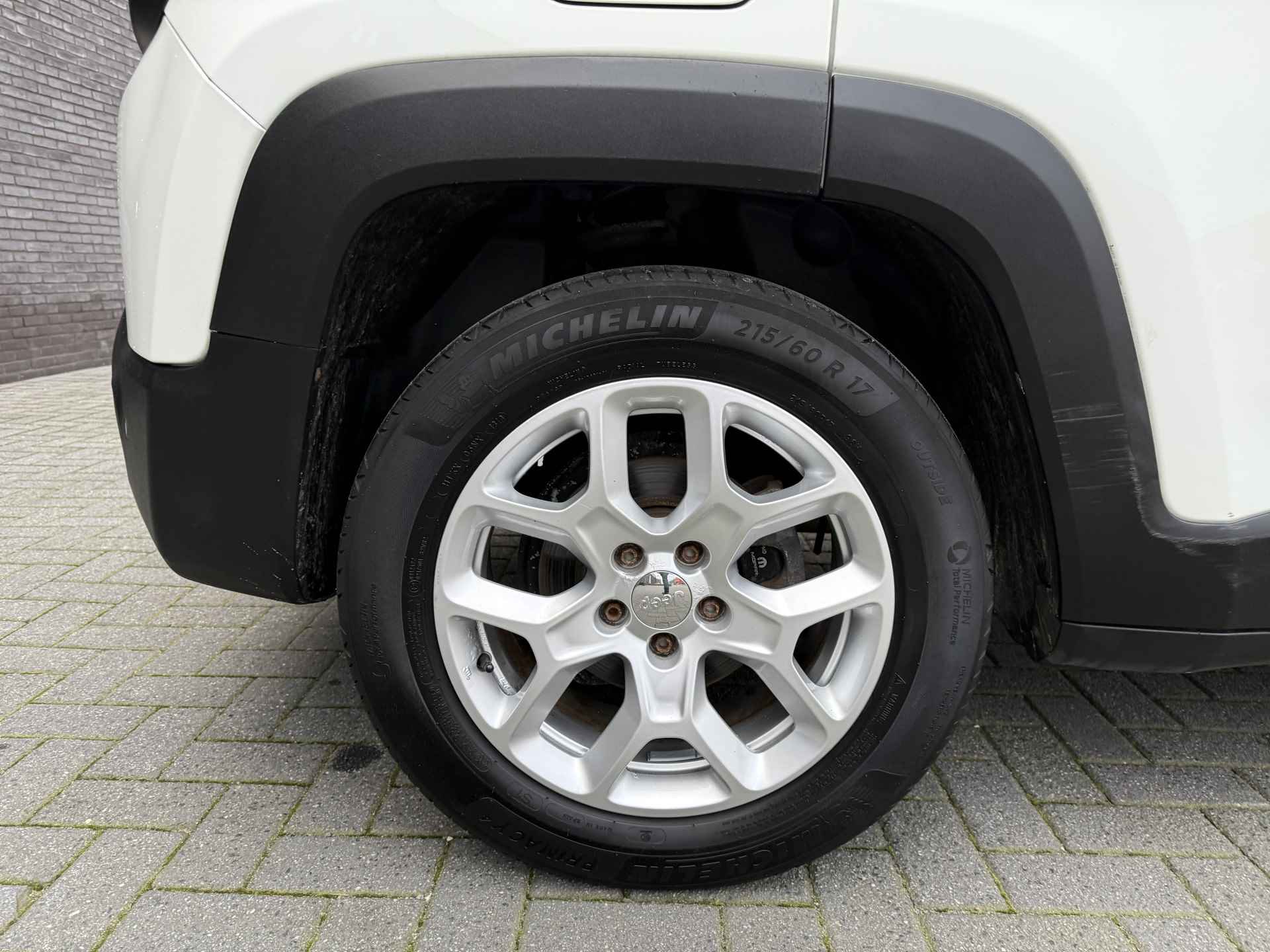 Jeep Renegade 1.4 MultiAir Freedom | 2E EIGENAAR | 12MND GARANTIE | PANODAK | NAVI | CRUISE | LMV | - 17/42