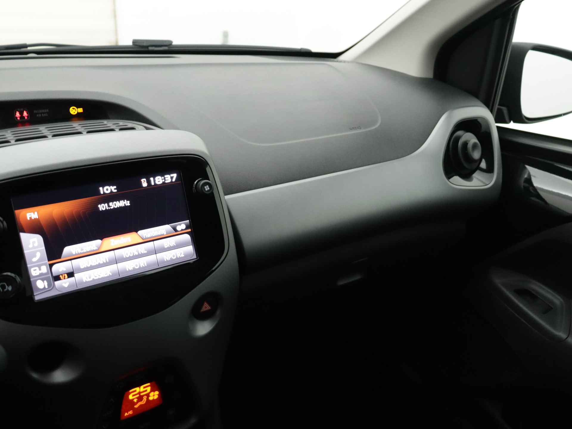 Toyota Aygo 1.0 VVT-i x-joy cabrio | Climate Control | Camera | LM velgen | - 9/43