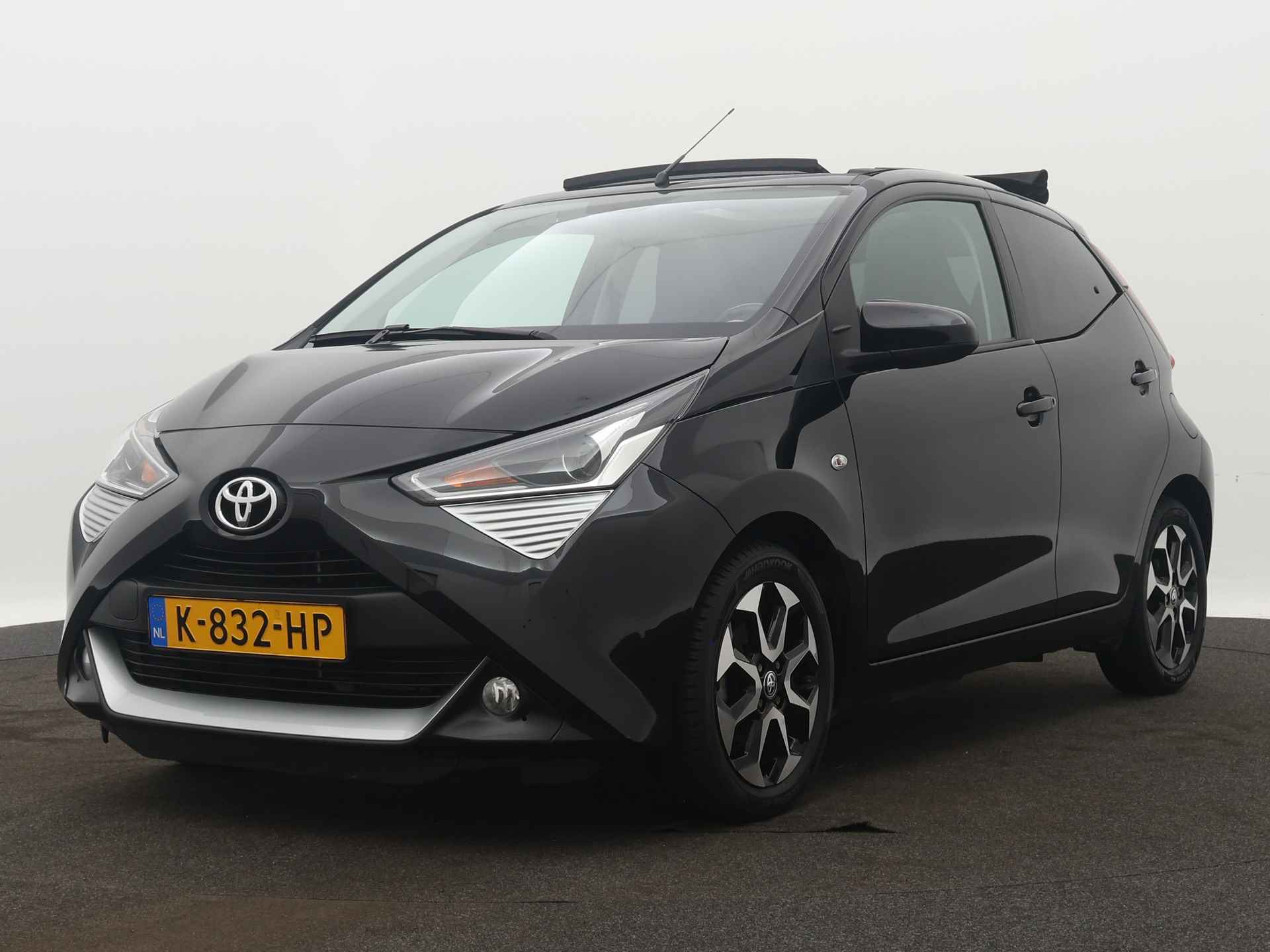 Toyota Aygo 1.0 VVT-i x-joy cabrio | Climate Control | Camera | LM velgen | - 14/43