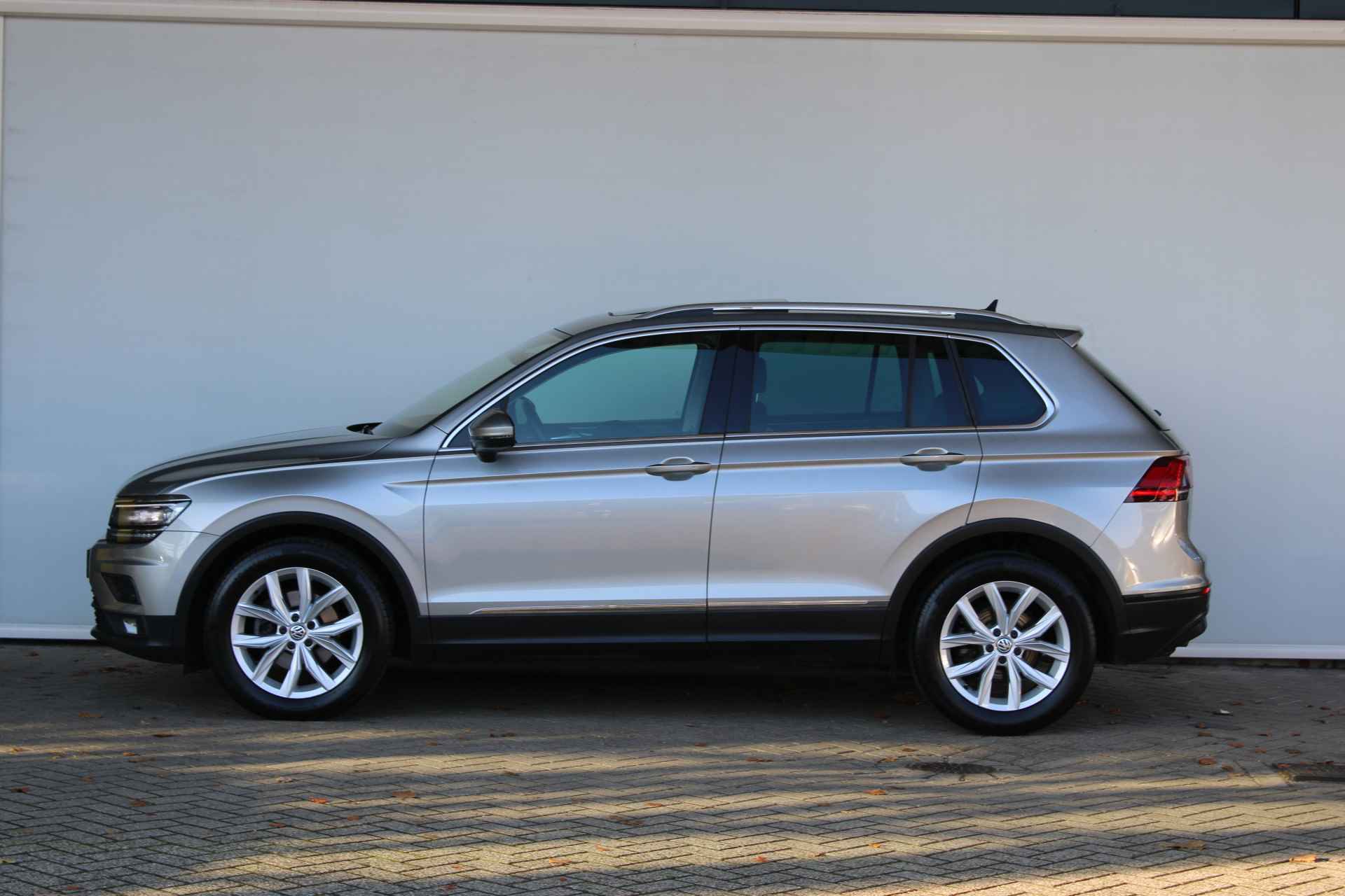 Volkswagen Tiguan 1.5 TSI Comfortline Business PANO/LEDER/ LED / ADAPTIEF/18INCH/NAVI/KEYLESS/WINTERPAKKET - 4/41