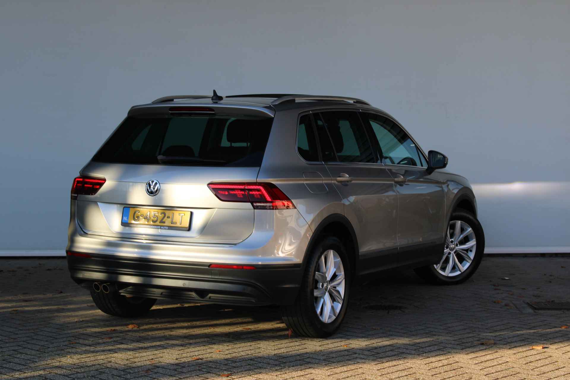 Volkswagen Tiguan 1.5 TSI Comfortline Business PANO/LEDER/ LED / ADAPTIEF/18INCH/NAVI/KEYLESS/WINTERPAKKET - 8/41