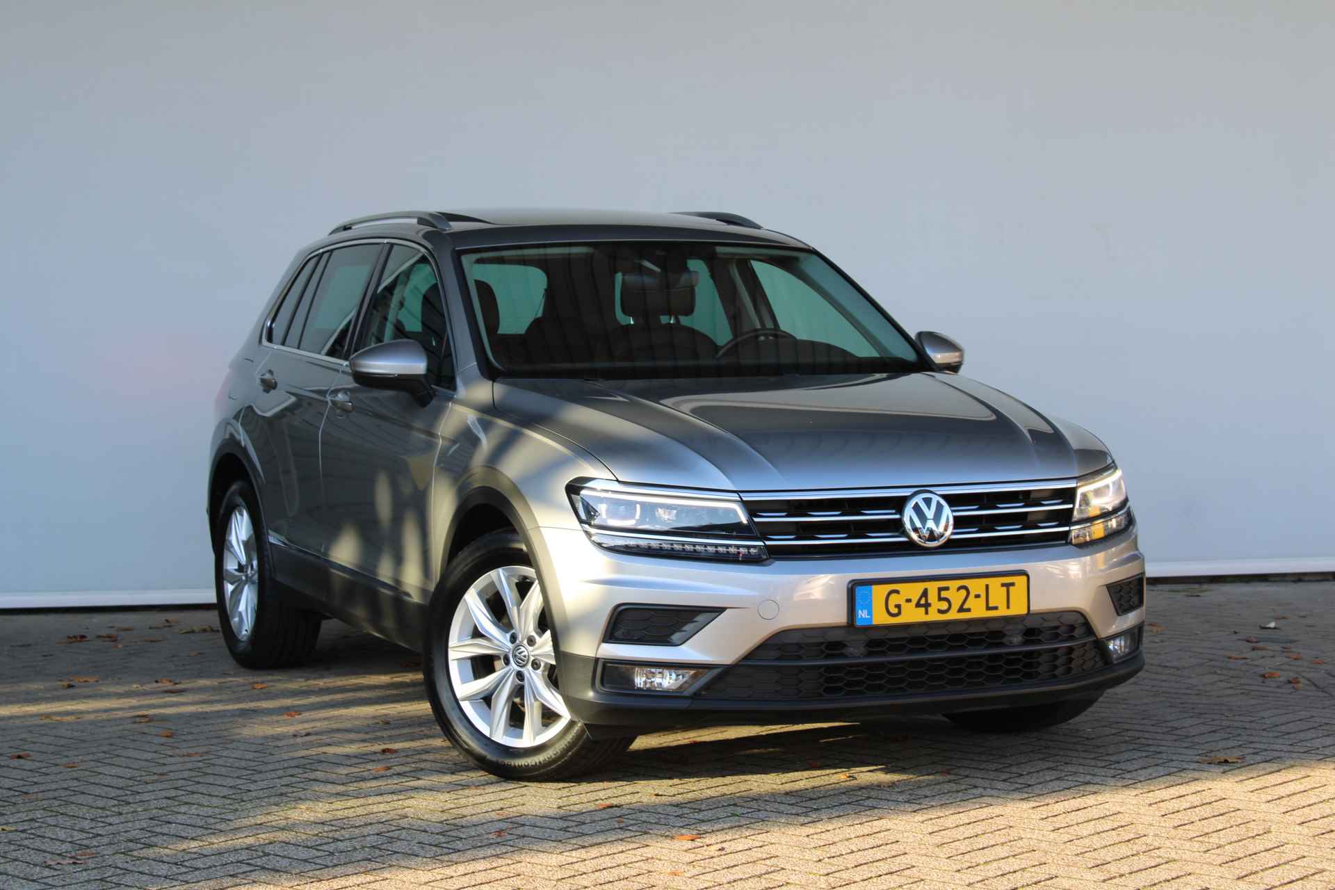 Volkswagen Tiguan 1.5 TSI Comfortline Business PANO/LEDER/ LED / ADAPTIEF/18INCH/NAVI/KEYLESS/WINTERPAKKET - 10/41