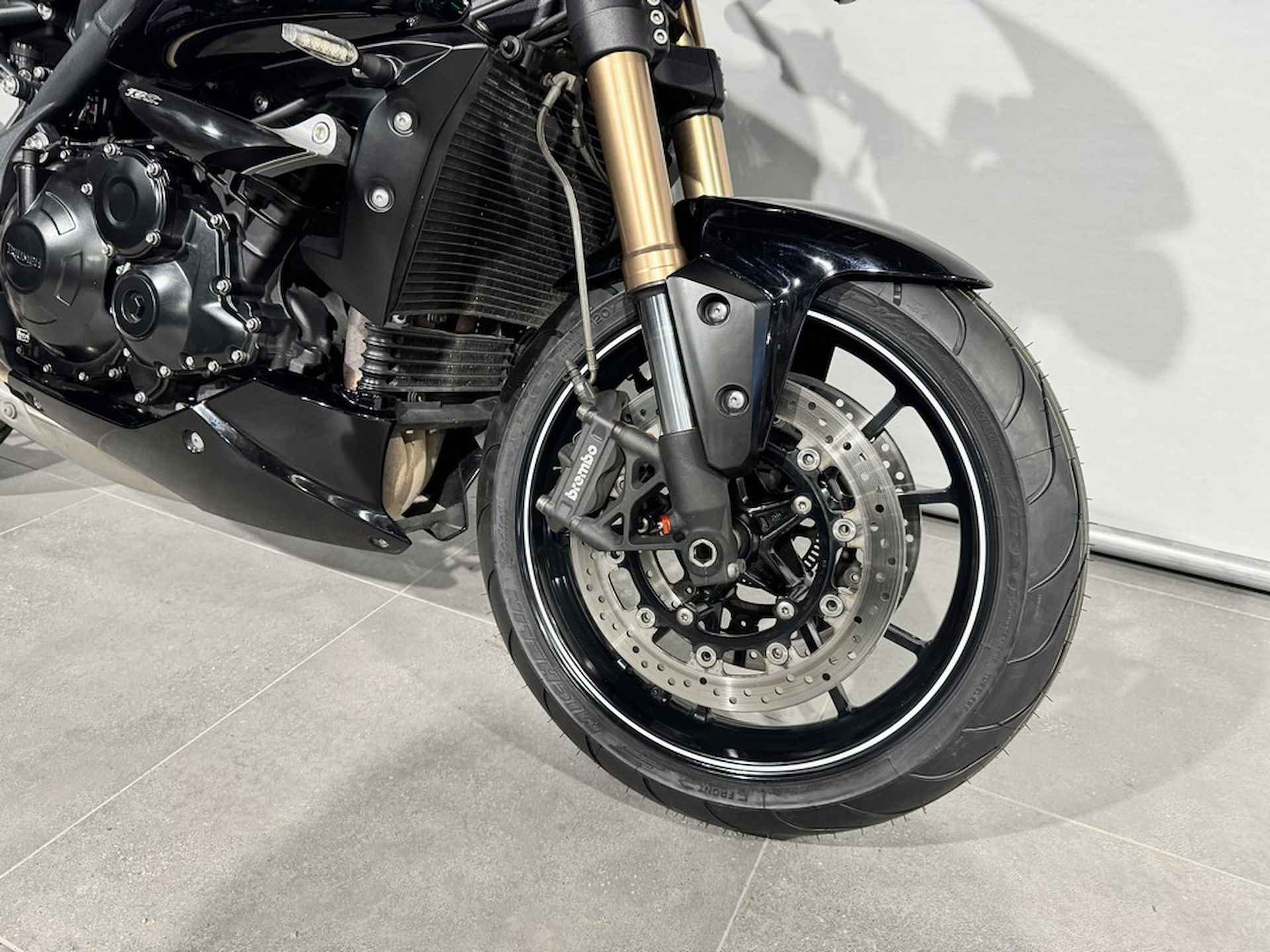 Triumph SPEED TRIPLE 1050 - 2/8