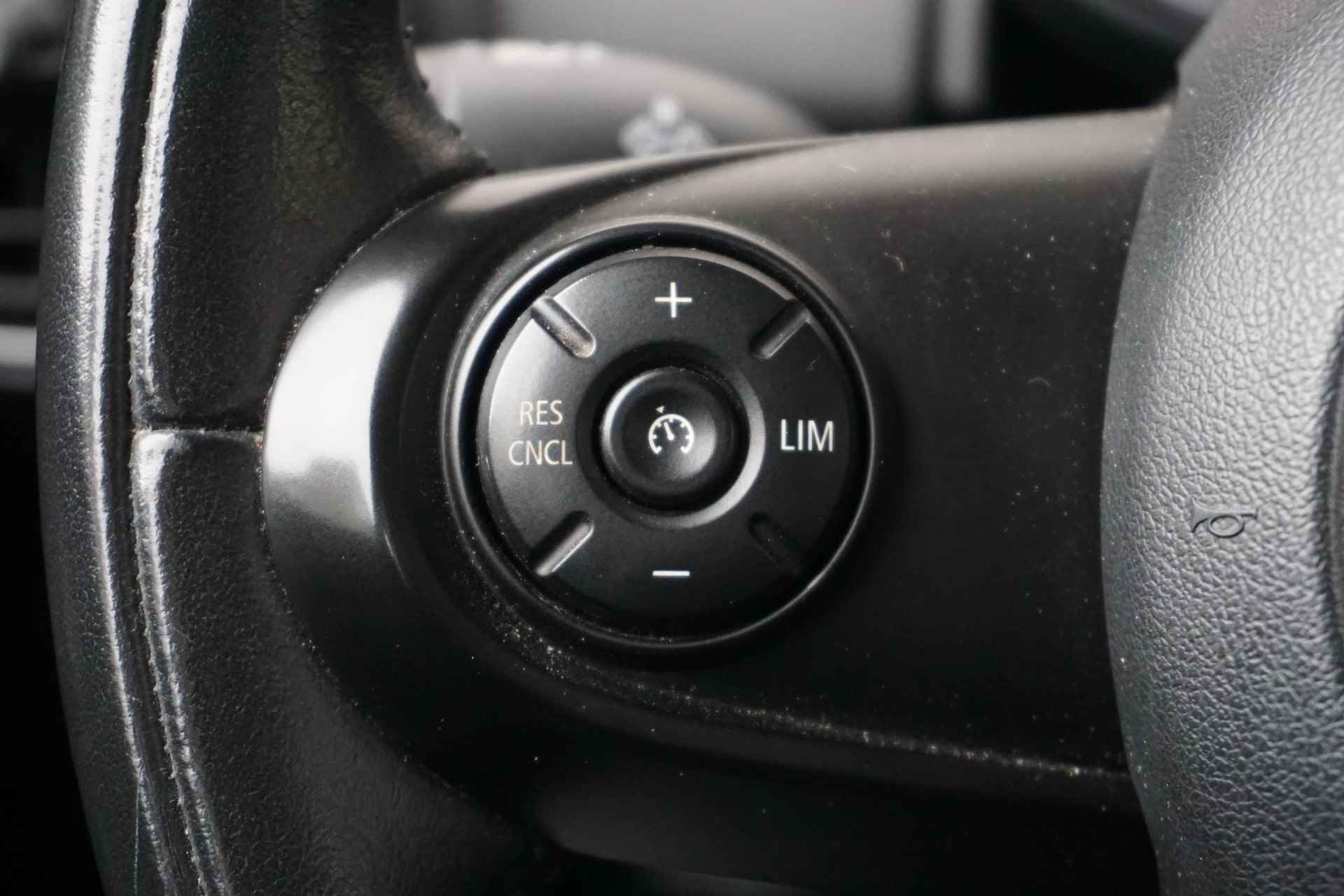 MINI 5-deurs One 16" LM Victory Spoke zwart | Alarmsysteem klasse 3 | Park Distance Control achter (PDC) | Regen- en lichtsensor | Cruise Control - 18/25