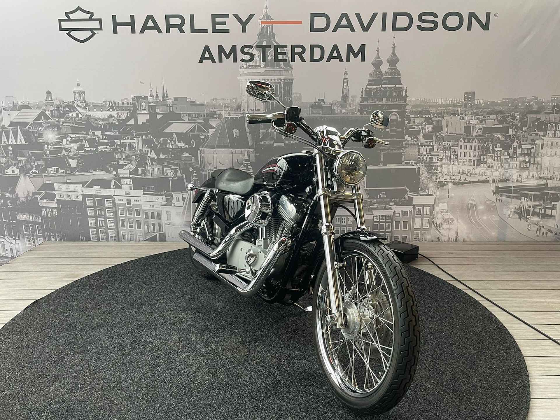 Harley-Davidson XL883C - 3/8