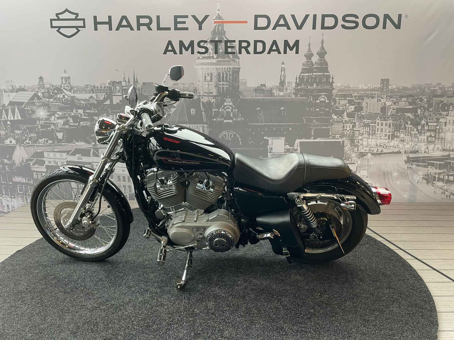 Harley-Davidson XL883C - 4/8