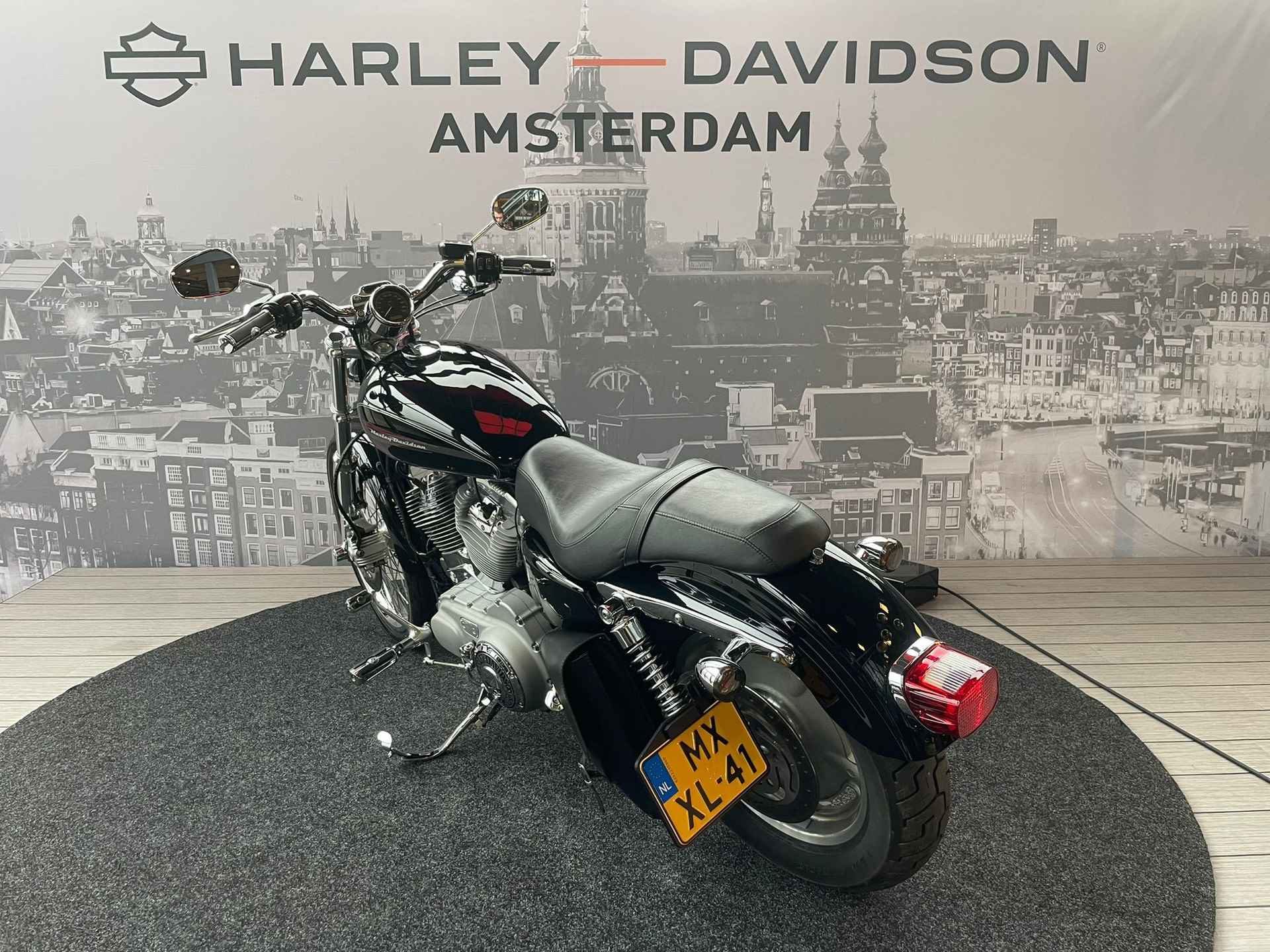 Harley-Davidson XL883C - 6/8