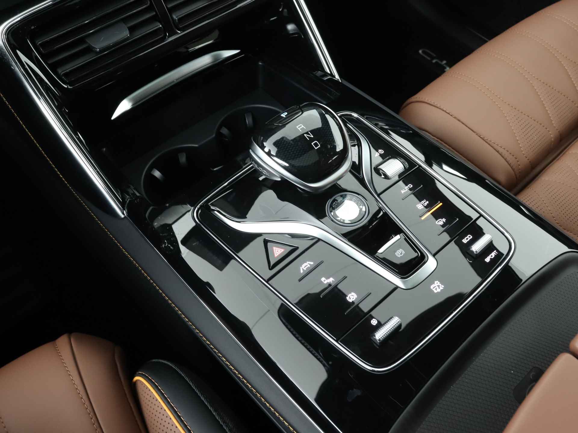 BYD TANG AWD Executive 86 kWh | €10.000 Voorraad Voordeel! Direct Rijden! | Digital Cockpit | Navigatie | Stoelverwarming/-koeling | - 10/45