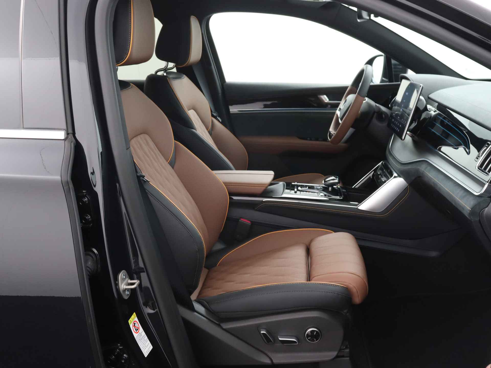 BYD TANG AWD Executive 86 kWh | €10.000 Voorraad Voordeel! Direct Rijden! | Digital Cockpit | Navigatie | Stoelverwarming/-koeling | - 25/45