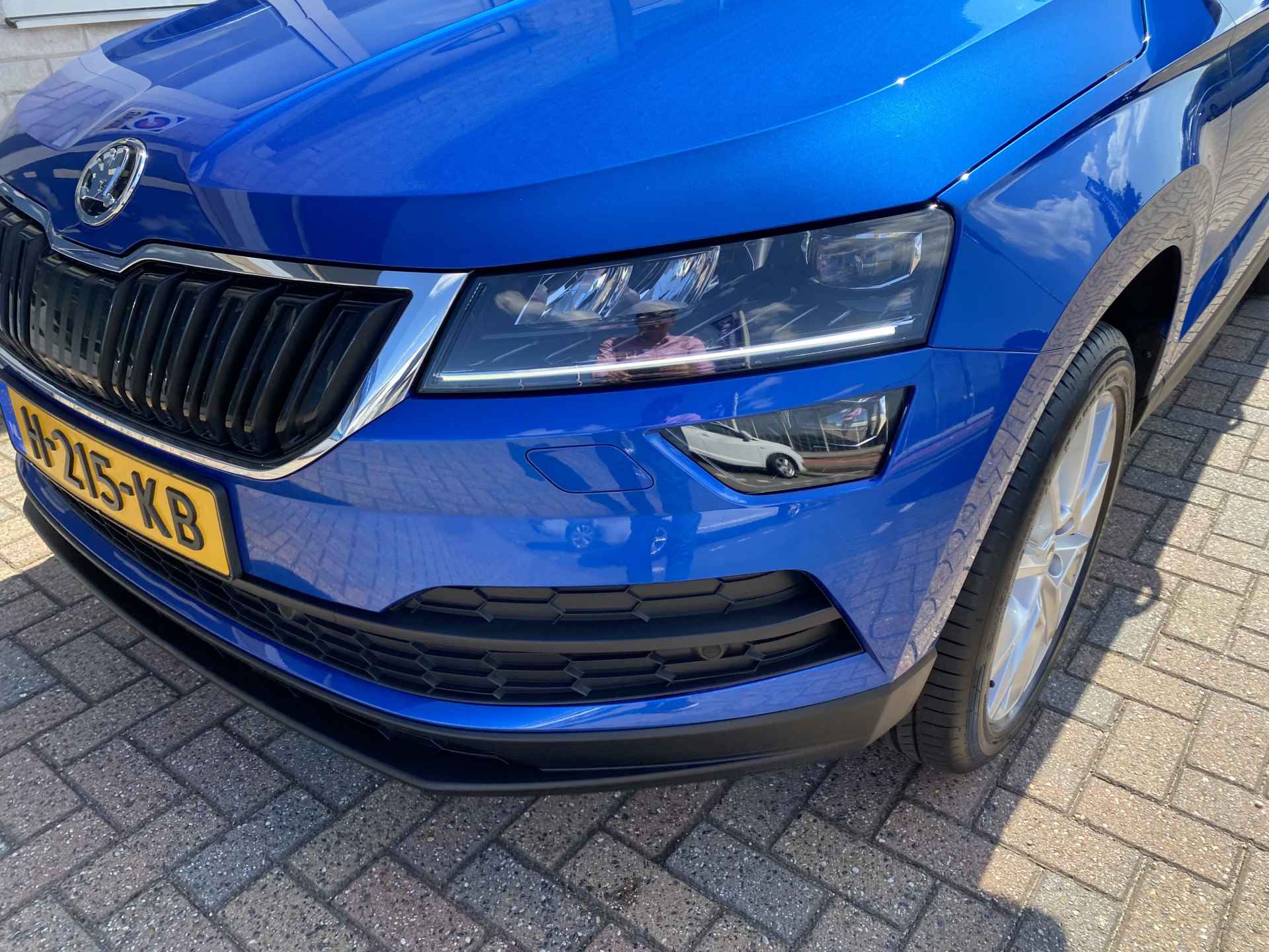 Škoda Karoq 1.0 TSI Business Edition / TREKHAAK/ CAMERA/ PARK. SENSOREN/ LED/ CRUISE/ KEYLESS/ APP CONNECT/ NAVI/ CLIMA/ DAB/ 18" LMV/ - 40/41