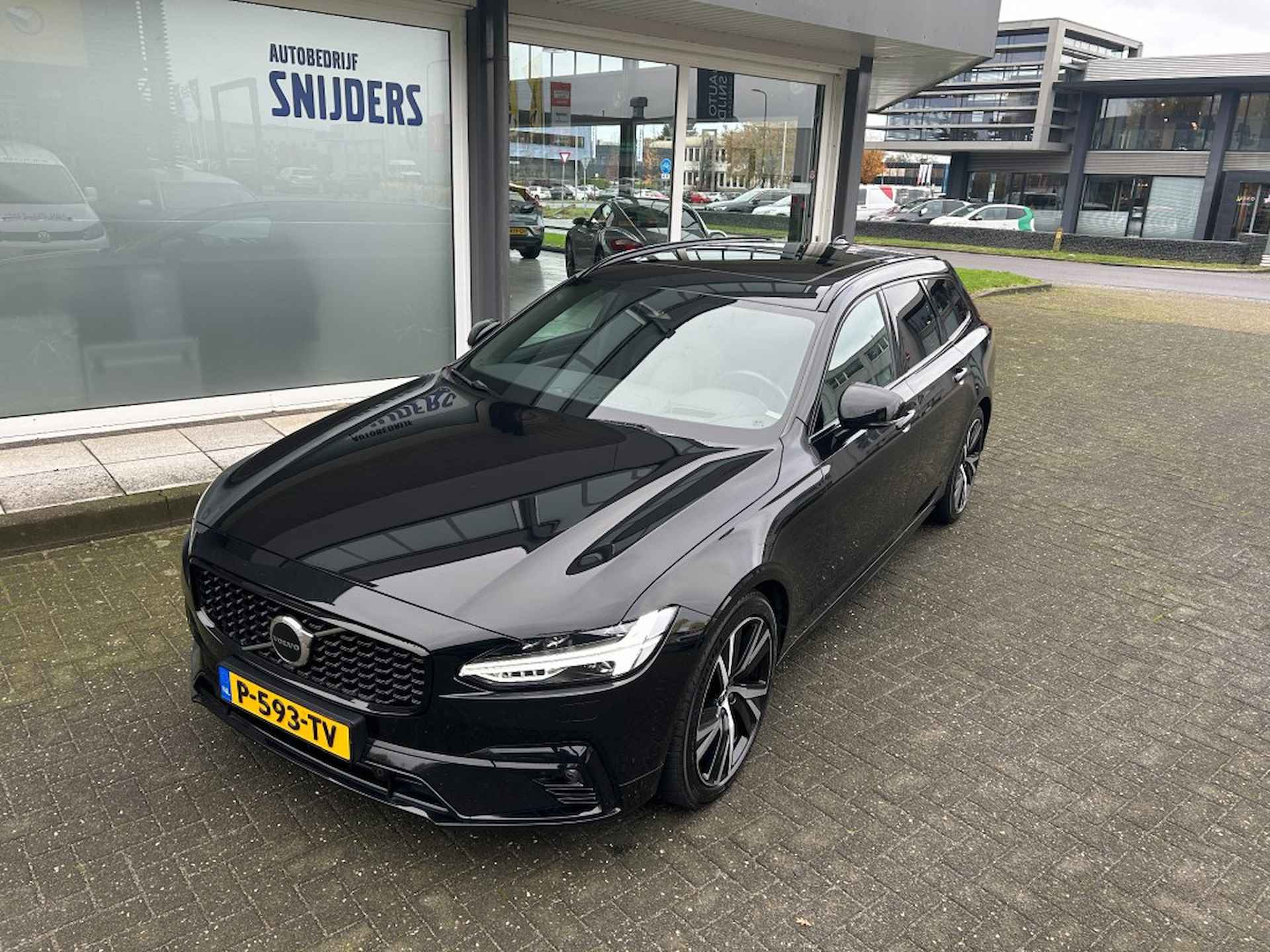 VOLVO V90 2.0 B5 R-DESIGN FULL OPTIONS Modeljaar 2022 - 3/38