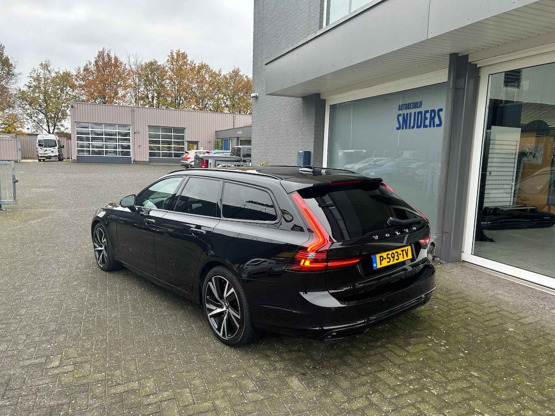 VOLVO V90 2.0 B5 R-DESIGN FULL OPTIONS Modeljaar 2022 - 6/38