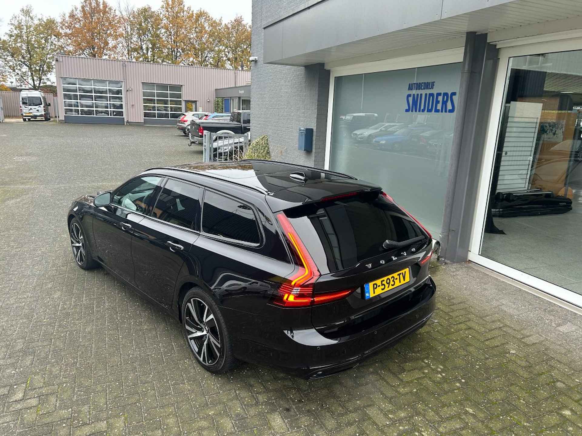 VOLVO V90 2.0 B5 R-DESIGN FULL OPTIONS Modeljaar 2022 - 7/38