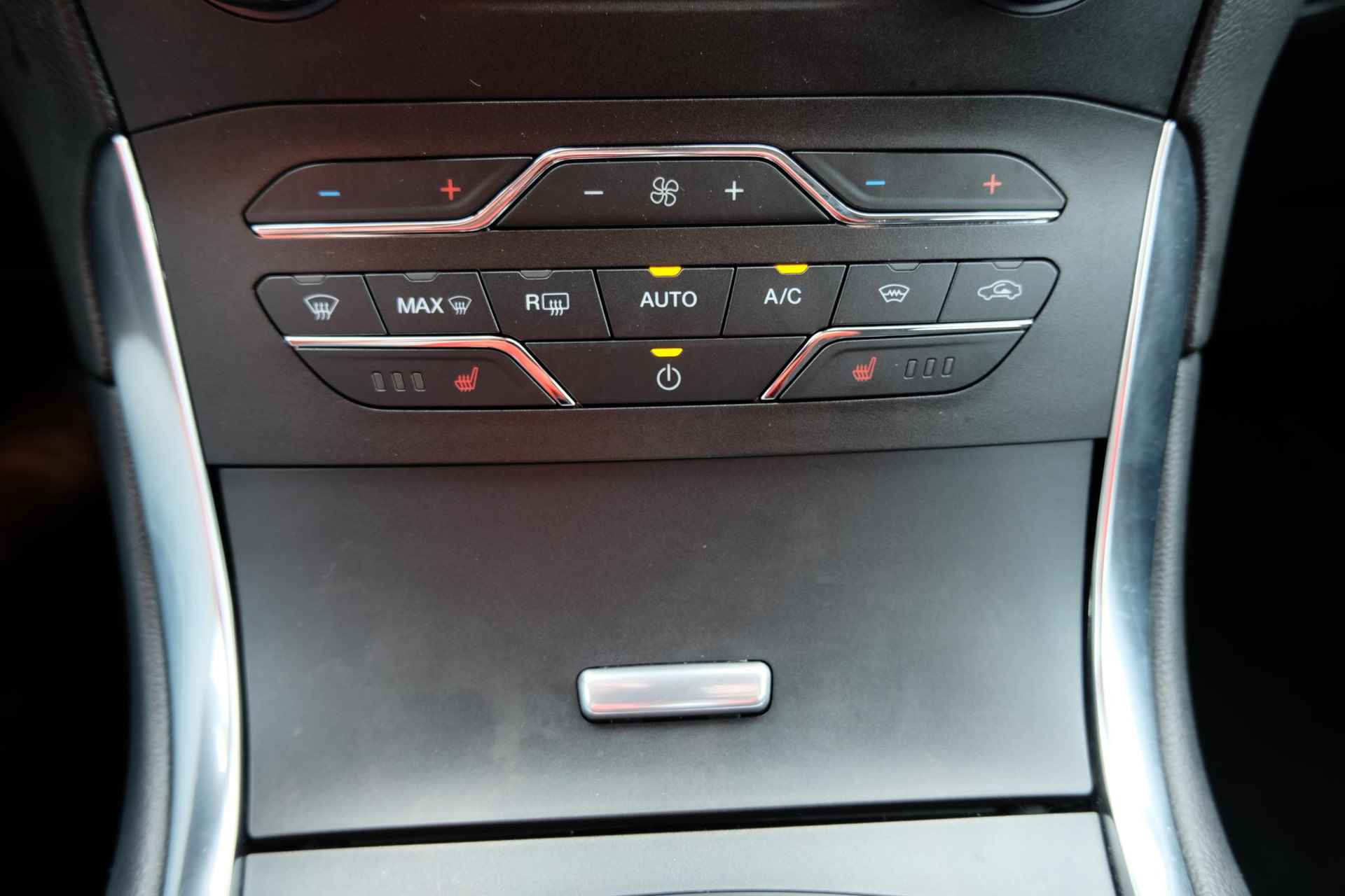 Ford S-Max 1.5 Titanium 160pk | Trekhaak | Stoelverwarming > Stuurverwarming | Sync Navigatie | Keyless Entry - 35/42