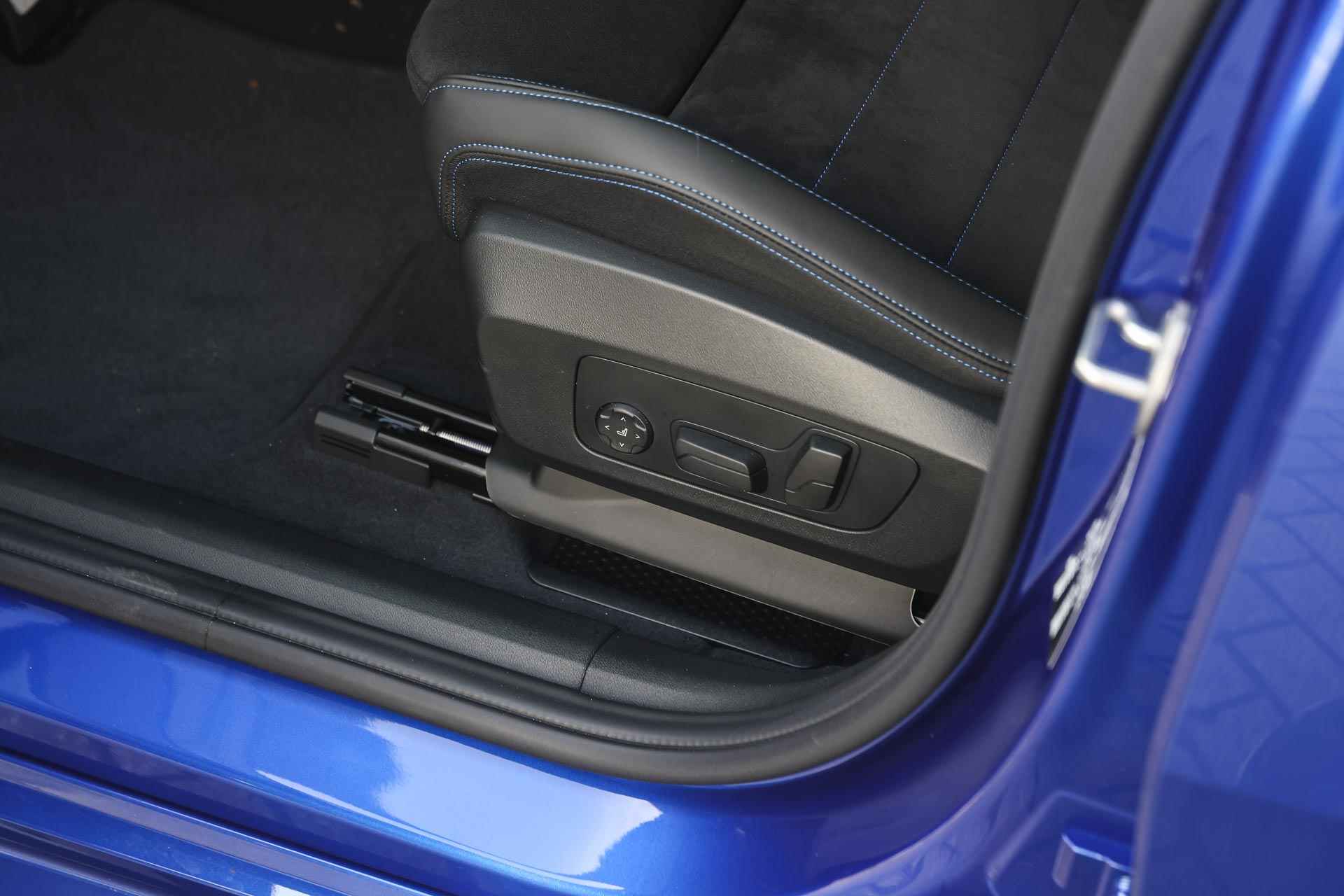 BMW X2 sDrive20i High Executive M Sport Automaat / Panoramadak / Trekhaak / M Sportstoelen / Parking Assistant Plus / Adaptieve LED / Adaptief M Onderstel / Driving Assistant Professional - 13/39