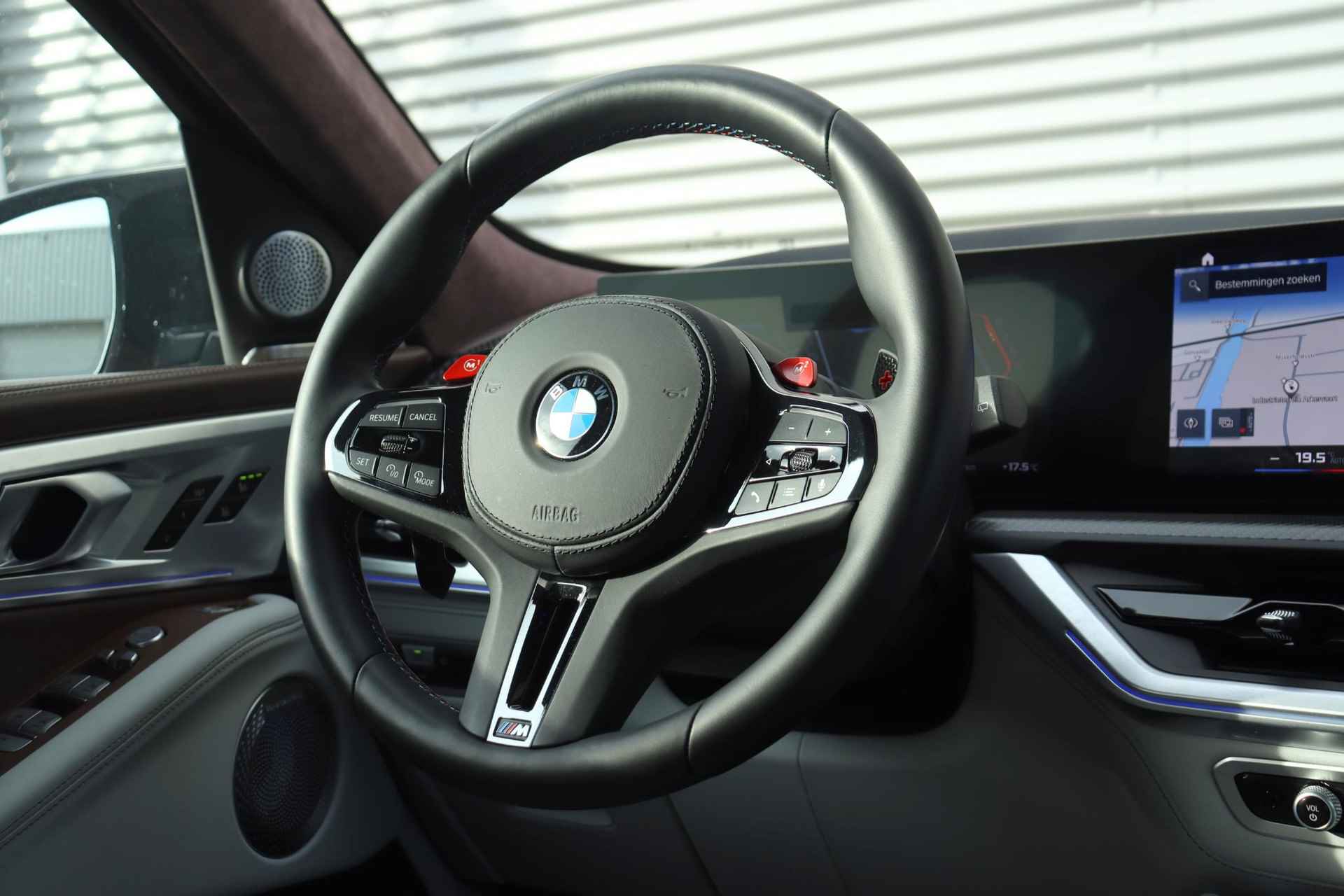 BMW XM | High Executive | Driving Assistant Professional | Bowers & Wilkins | M Driver's Pack | Stoelventilatie | Soft-Close | Comfort Access | 23''LMV - 42/46