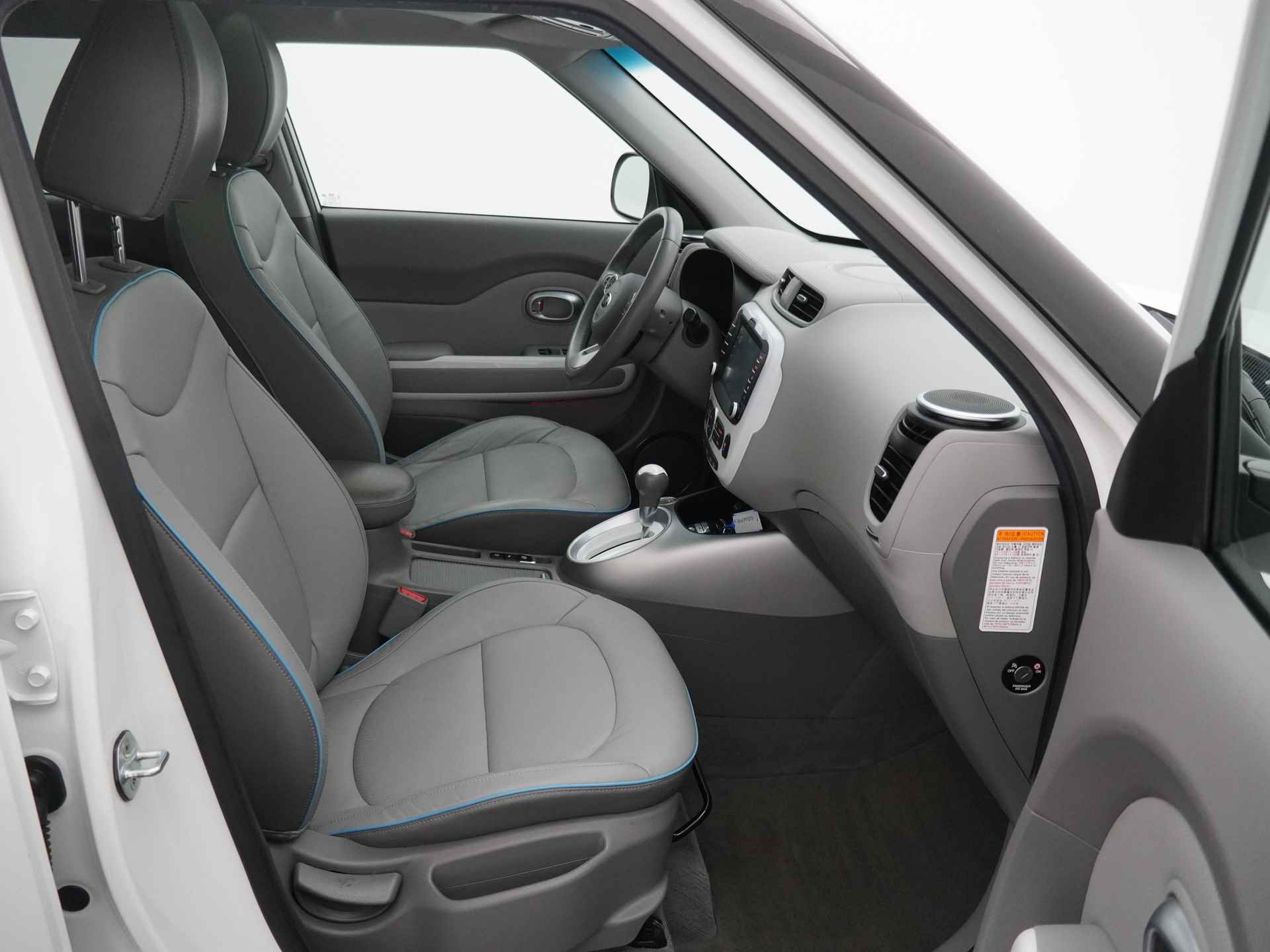 Kia Soul EV ExecutivePlusLine 27 kWh - 100% elektrisch - Navigatie - Stoelverwarming - Stuurverwarming - Fabrieksgarantie tot 06-2024 - 40/49