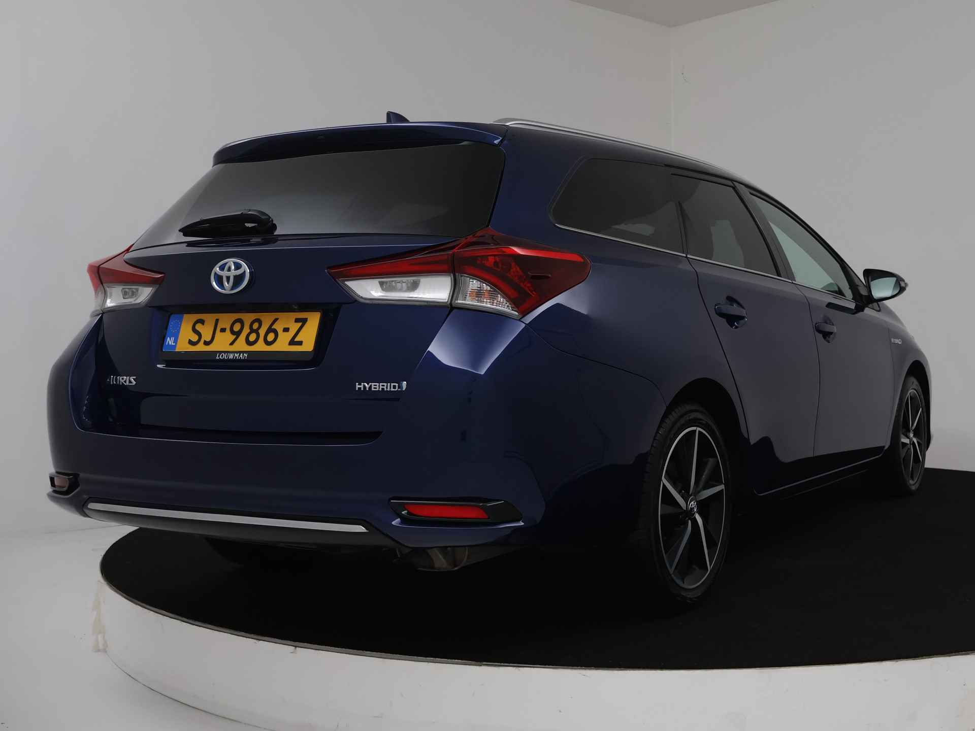 Toyota Auris Touring Sports 1.8 Hybrid Dynamic Limited | Navigatie | Camera | Cruise Control | LM Velgen | - 3/41