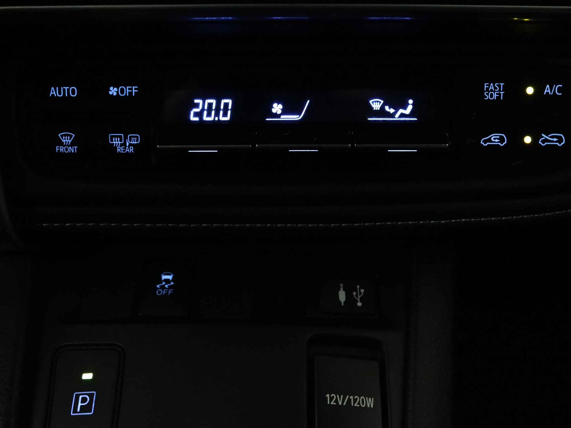 Toyota Auris Touring Sports 1.8 Hybrid Dynamic Limited | Navigatie | Camera | Cruise Control | LM Velgen | - 12/41