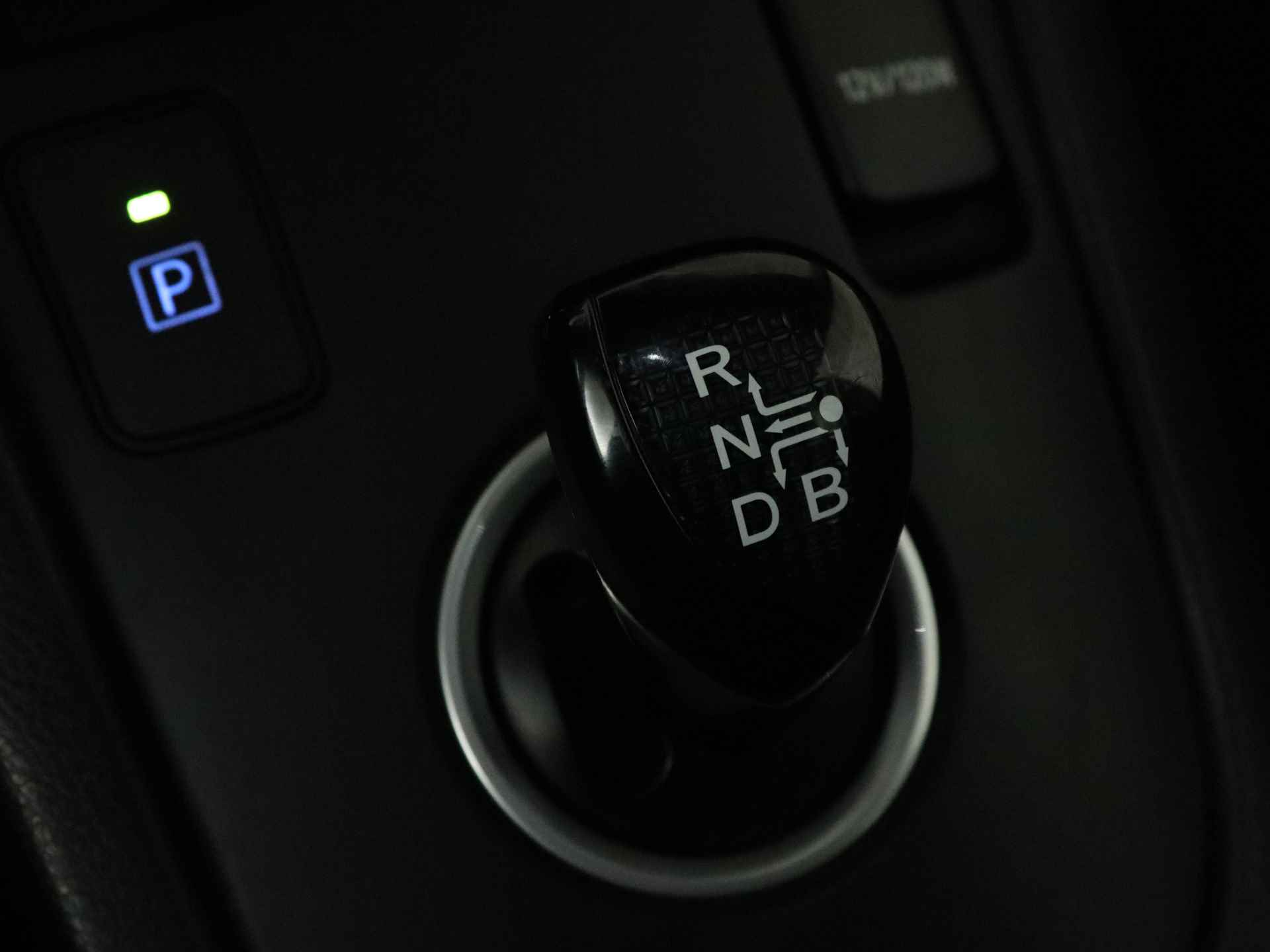 Toyota Auris Touring Sports 1.8 Hybrid Dynamic Limited | Navigatie | Camera | Cruise Control | LM Velgen | - 13/41