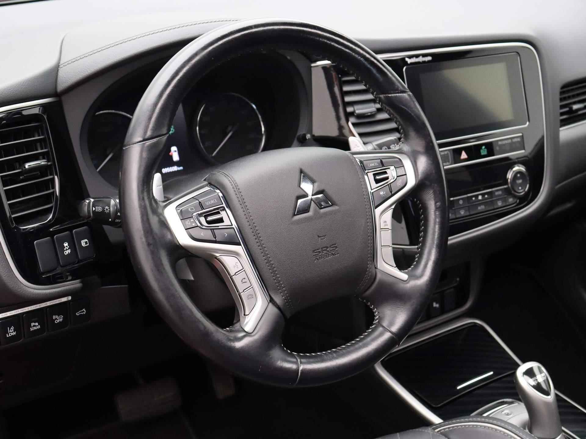 Mitsubishi Outlander 2.4 PHEV Instyle | Achteruitrijcamera | Parkeersensoren rondom | Stoelverwarming | Climate control | - 19/54