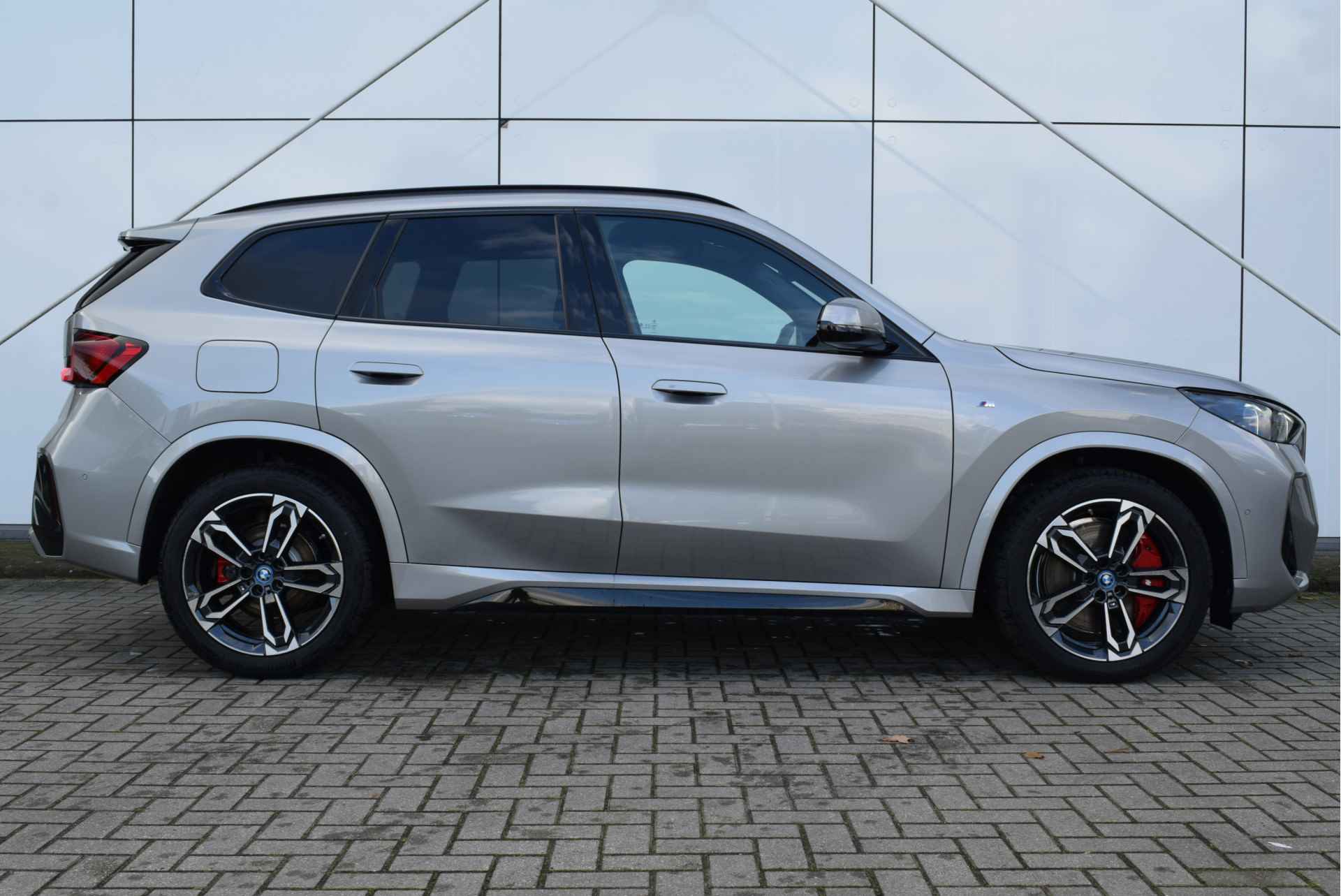 BMW X1 xDrive25e High Executive M Sport Automaat / Panoramadak / Trekhaak / Sportstoelen / Adaptieve LED / Comfort Access / M Adaptief onderstel - 11/31