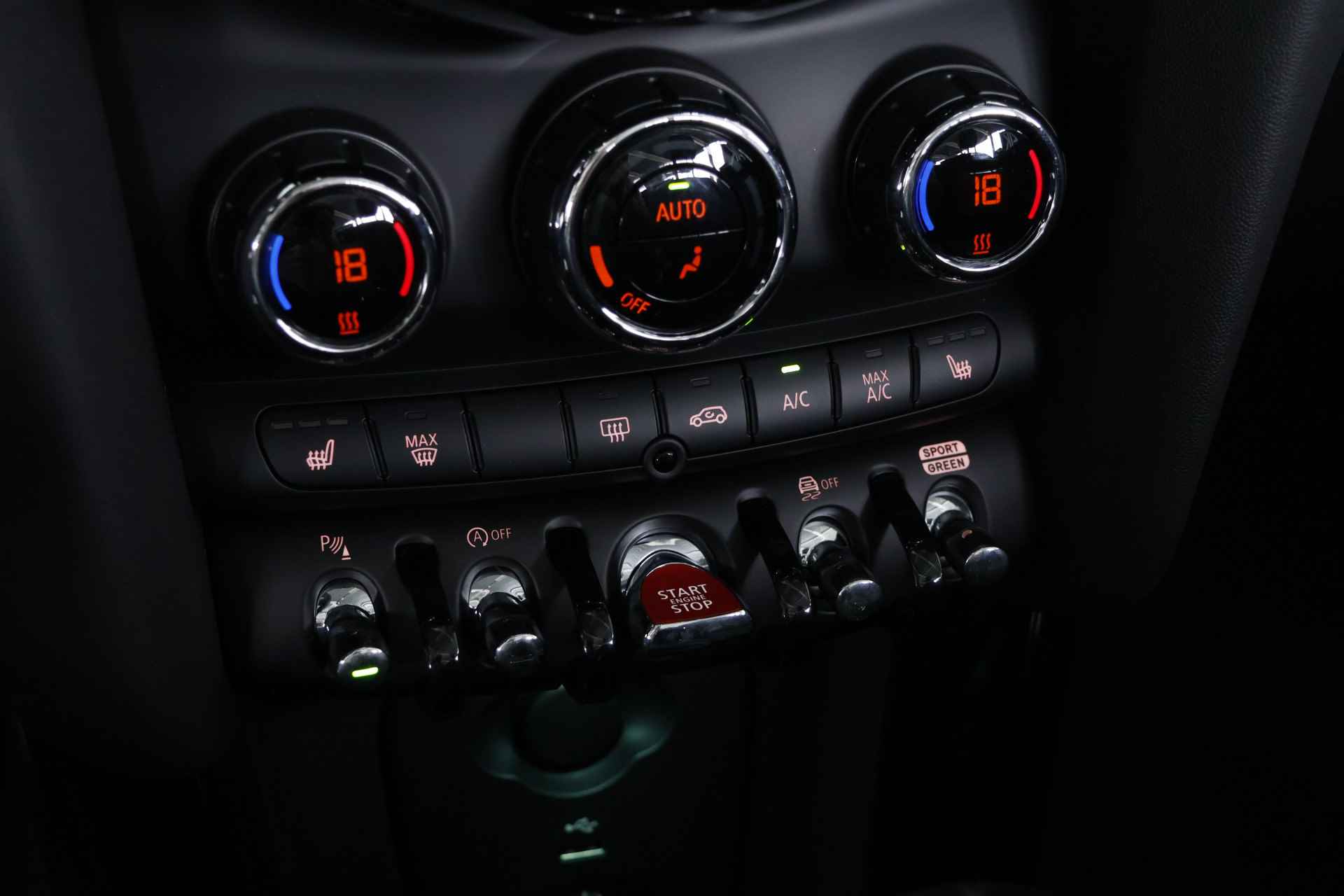 MINI Cabrio 2.0 John Cooper Works JCW Pack 232 pK  Navi / Carplay / Leder / Automaat / ACC / LED - 28/39