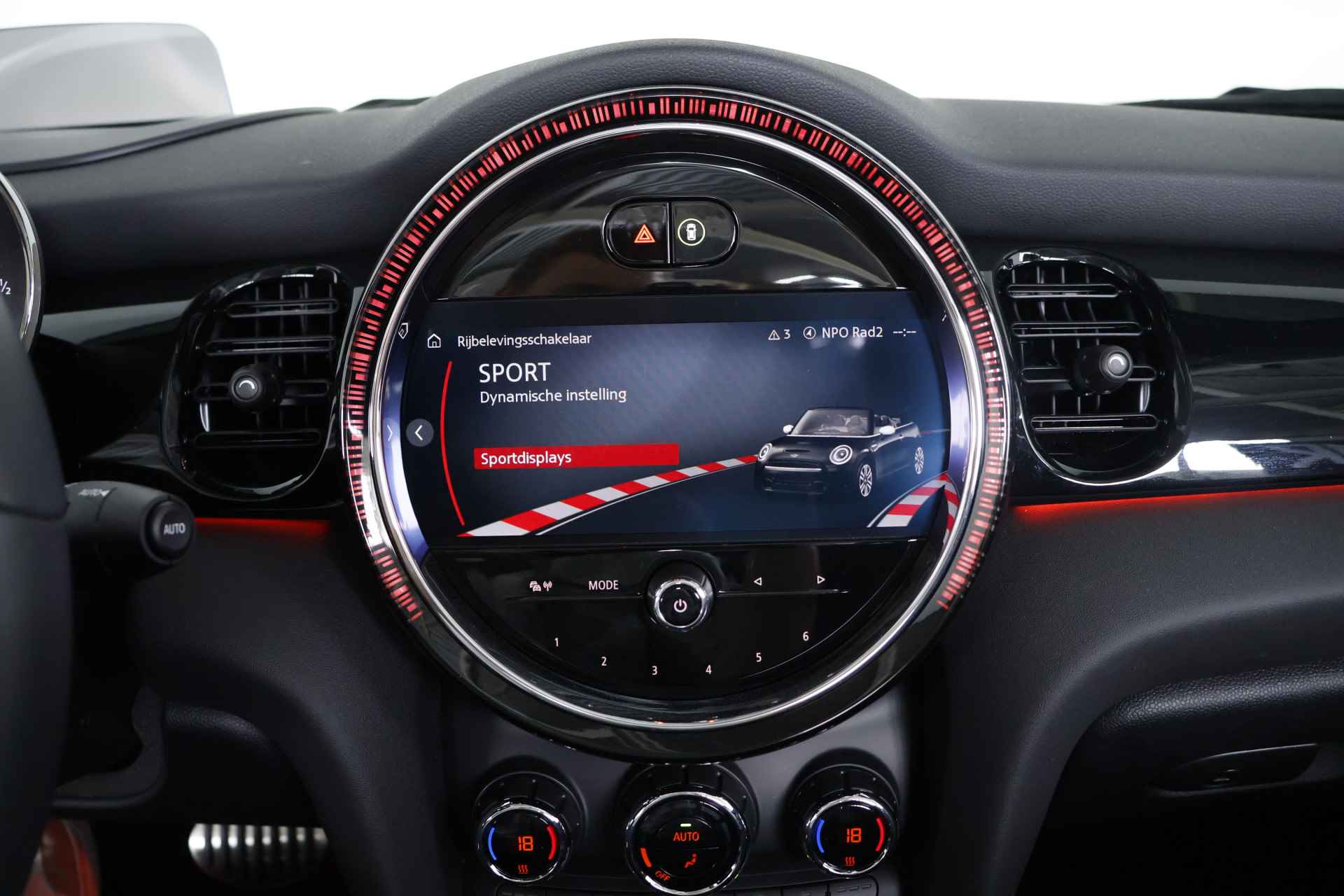 MINI Cabrio 2.0 John Cooper Works JCW Pack 232 pK  Navi / Carplay / Leder / Automaat / ACC / LED - 35/39