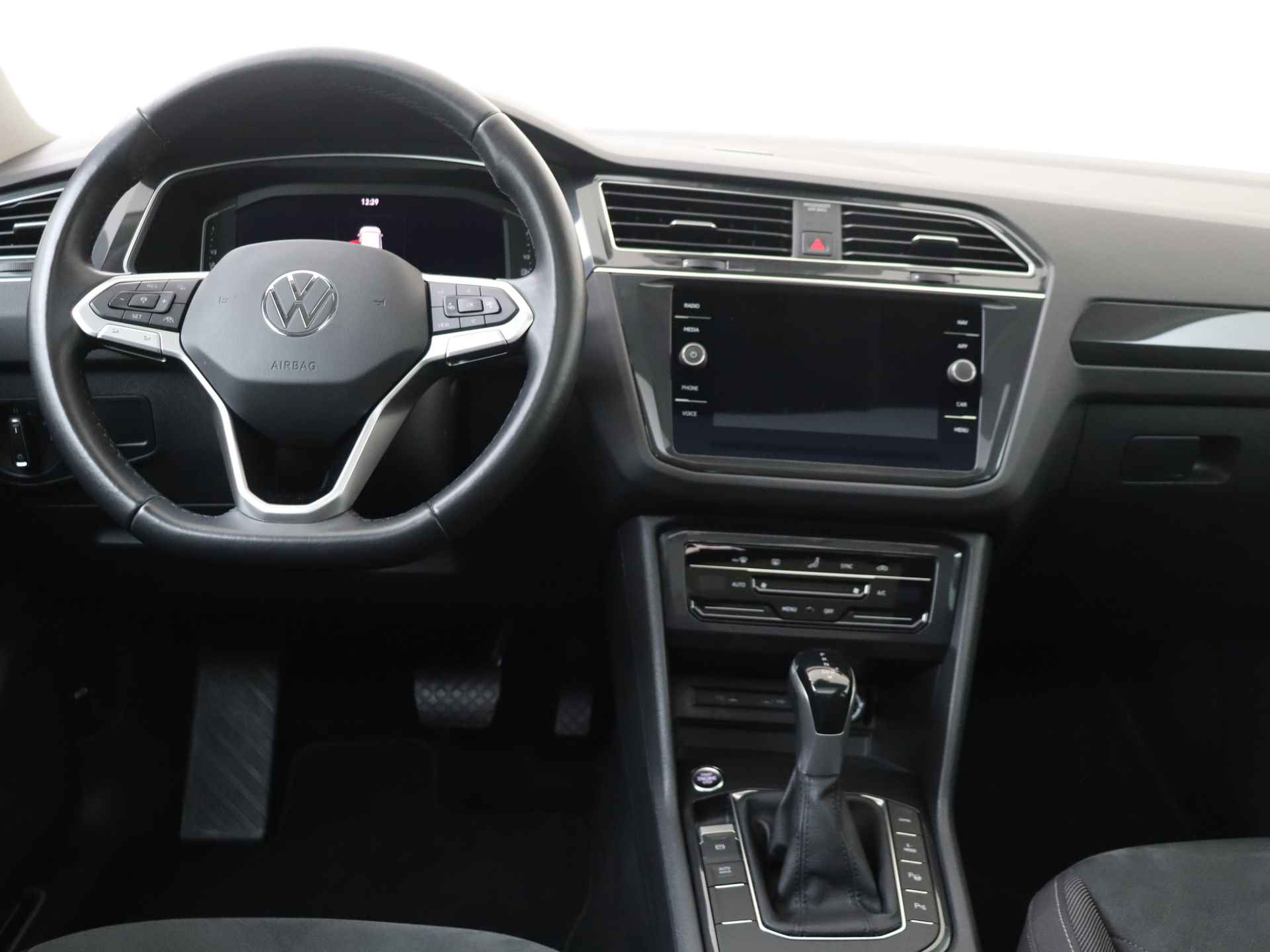 Volkswagen Tiguan 1.4 TSI eHybrid Business Automaat | Panorama dak | Navigatie | Climate Control - 6/40