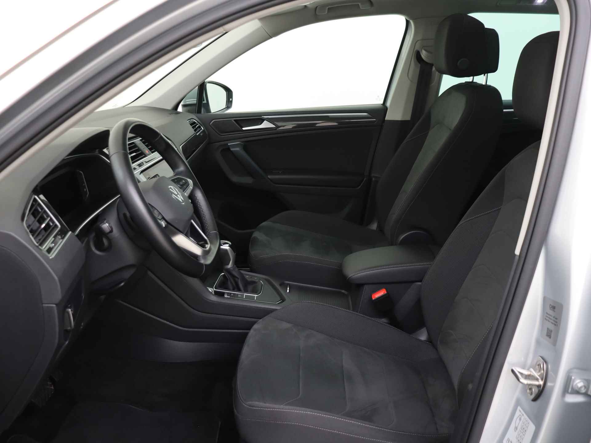 Volkswagen Tiguan 1.4 TSI eHybrid Business Automaat | Panorama dak | Navigatie | Climate Control - 10/40