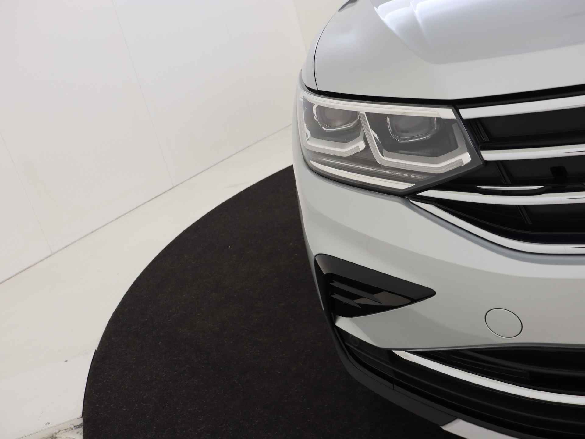 Volkswagen Tiguan 1.4 TSI eHybrid Business Automaat | Panorama dak | Navigatie | Climate Control - 13/40