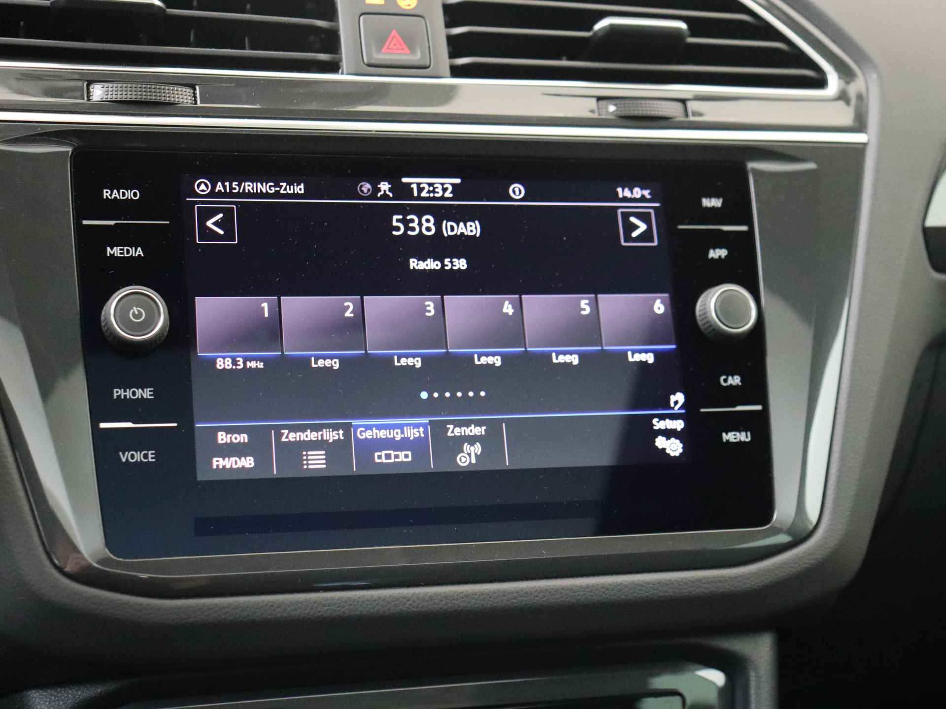 Volkswagen Tiguan 1.4 TSI eHybrid Business Automaat | Panorama dak | Navigatie | Climate Control - 16/40