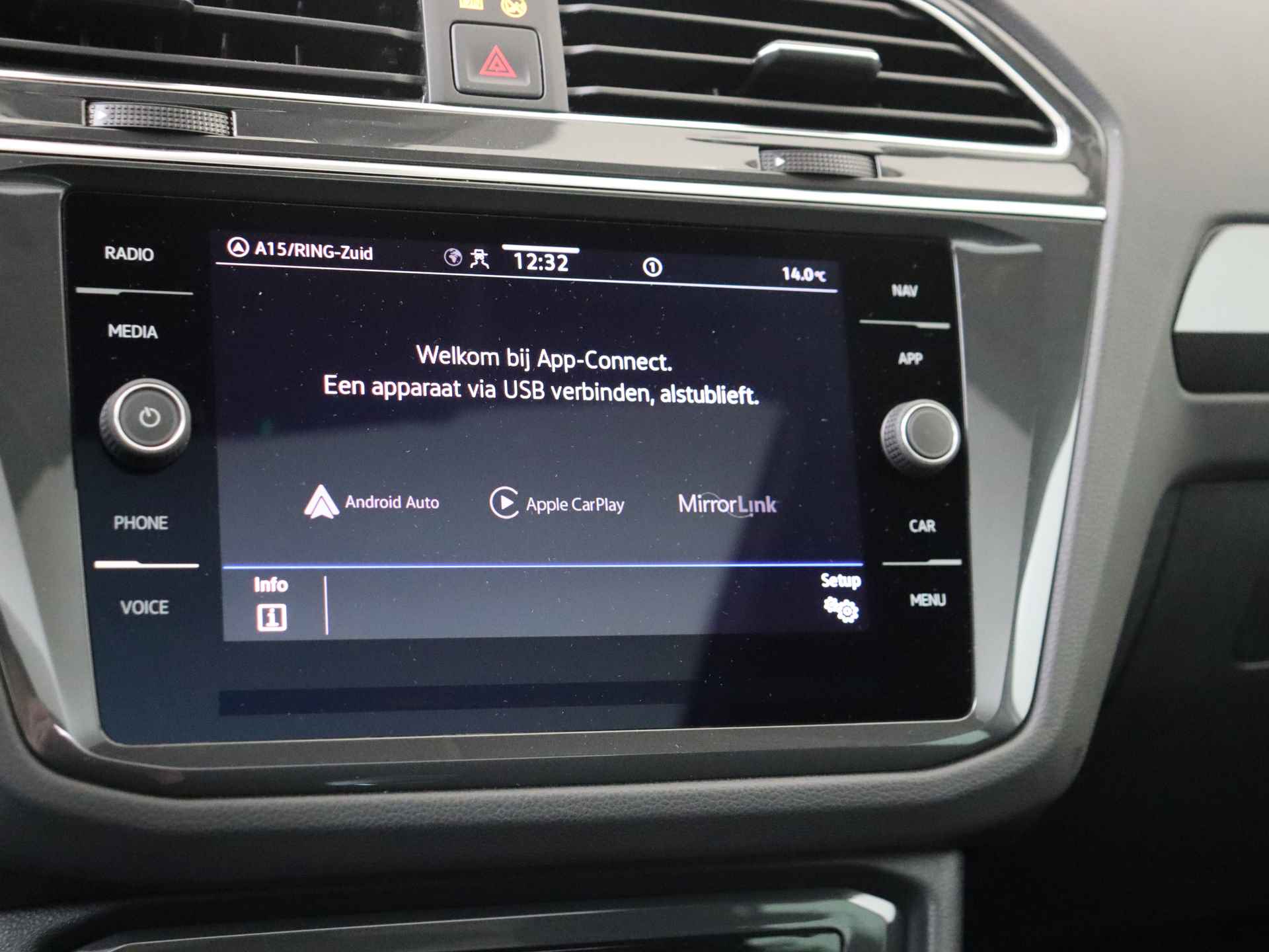 Volkswagen Tiguan 1.4 TSI eHybrid Business Automaat | Panorama dak | Navigatie | Climate Control - 17/40