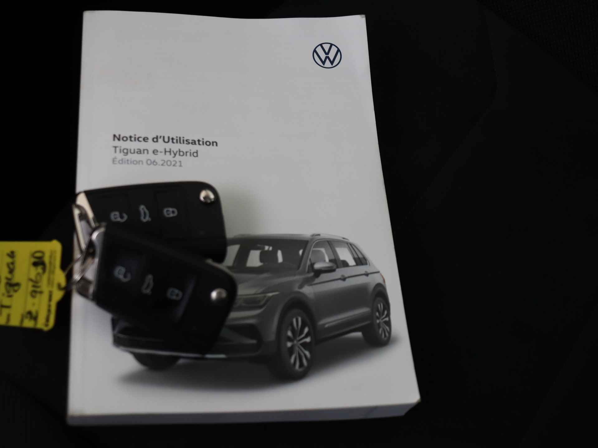 Volkswagen Tiguan 1.4 TSI eHybrid Business Automaat | Panorama dak | Navigatie | Climate Control - 24/40