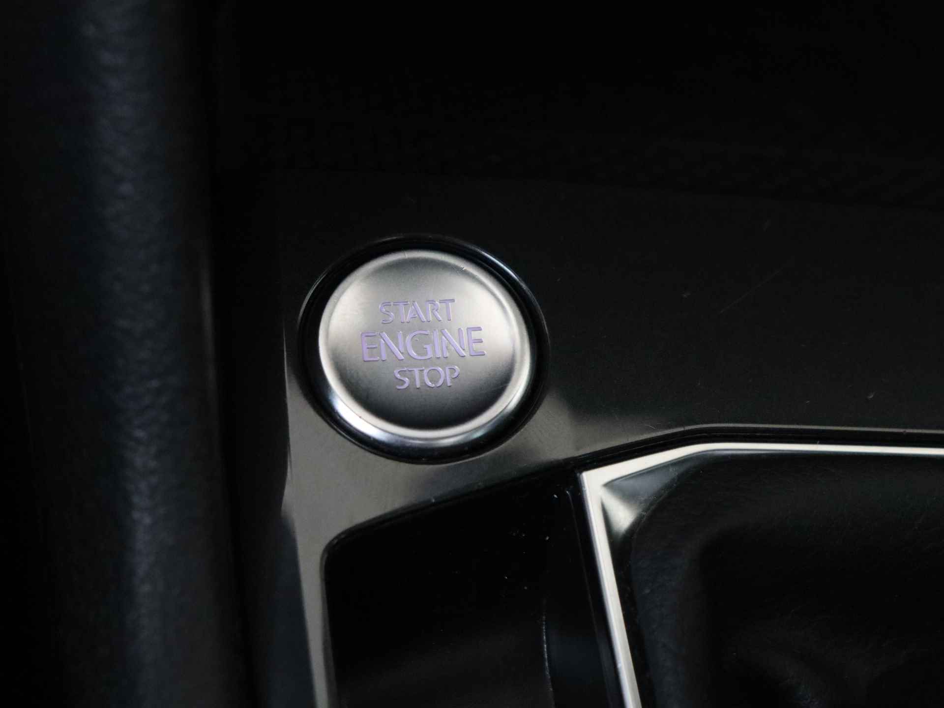 Volkswagen Tiguan 1.4 TSI eHybrid Business Automaat | Panorama dak | Navigatie | Climate Control - 25/40