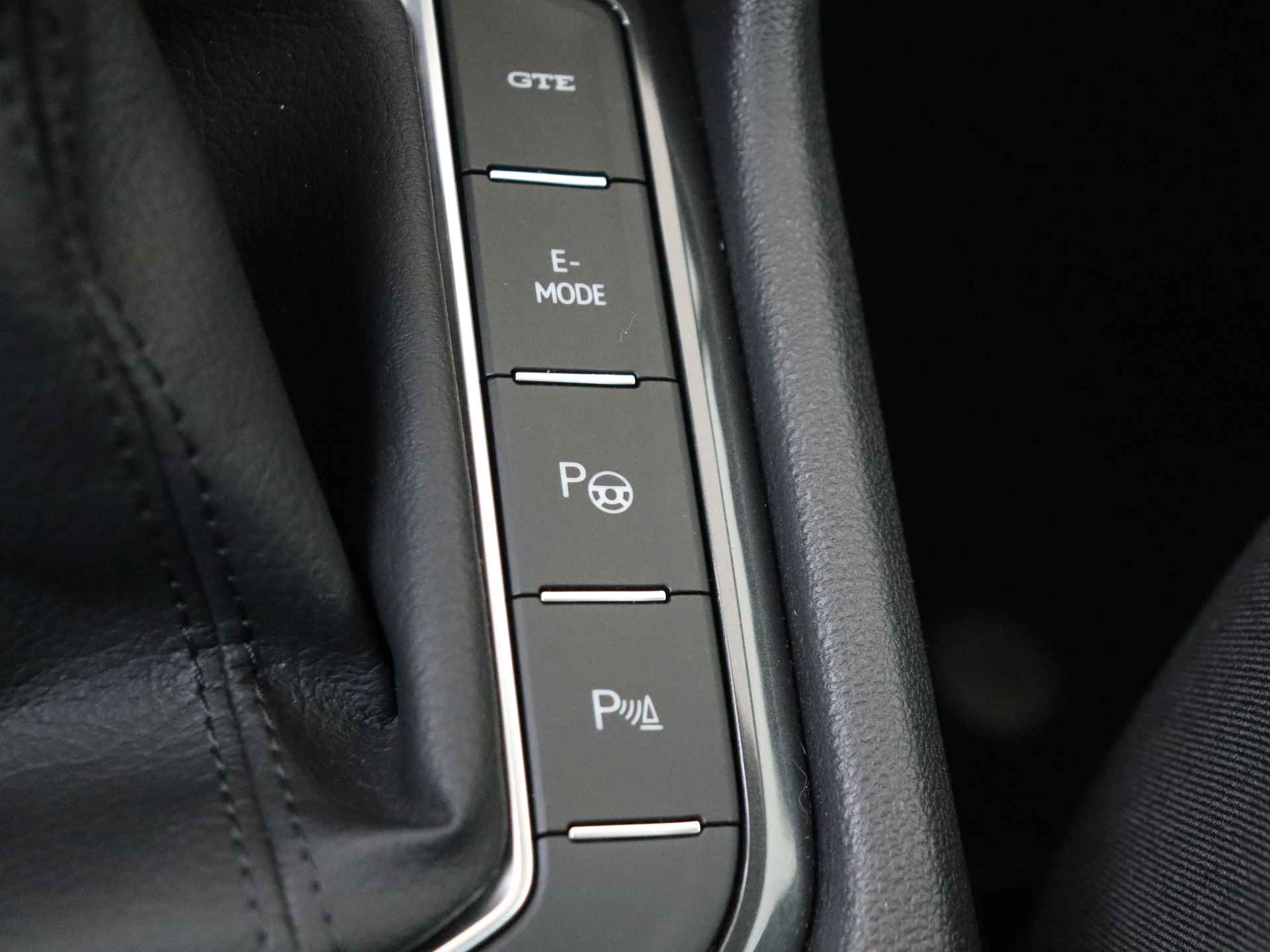 Volkswagen Tiguan 1.4 TSI eHybrid Business Automaat | Panorama dak | Navigatie | Climate Control - 26/40