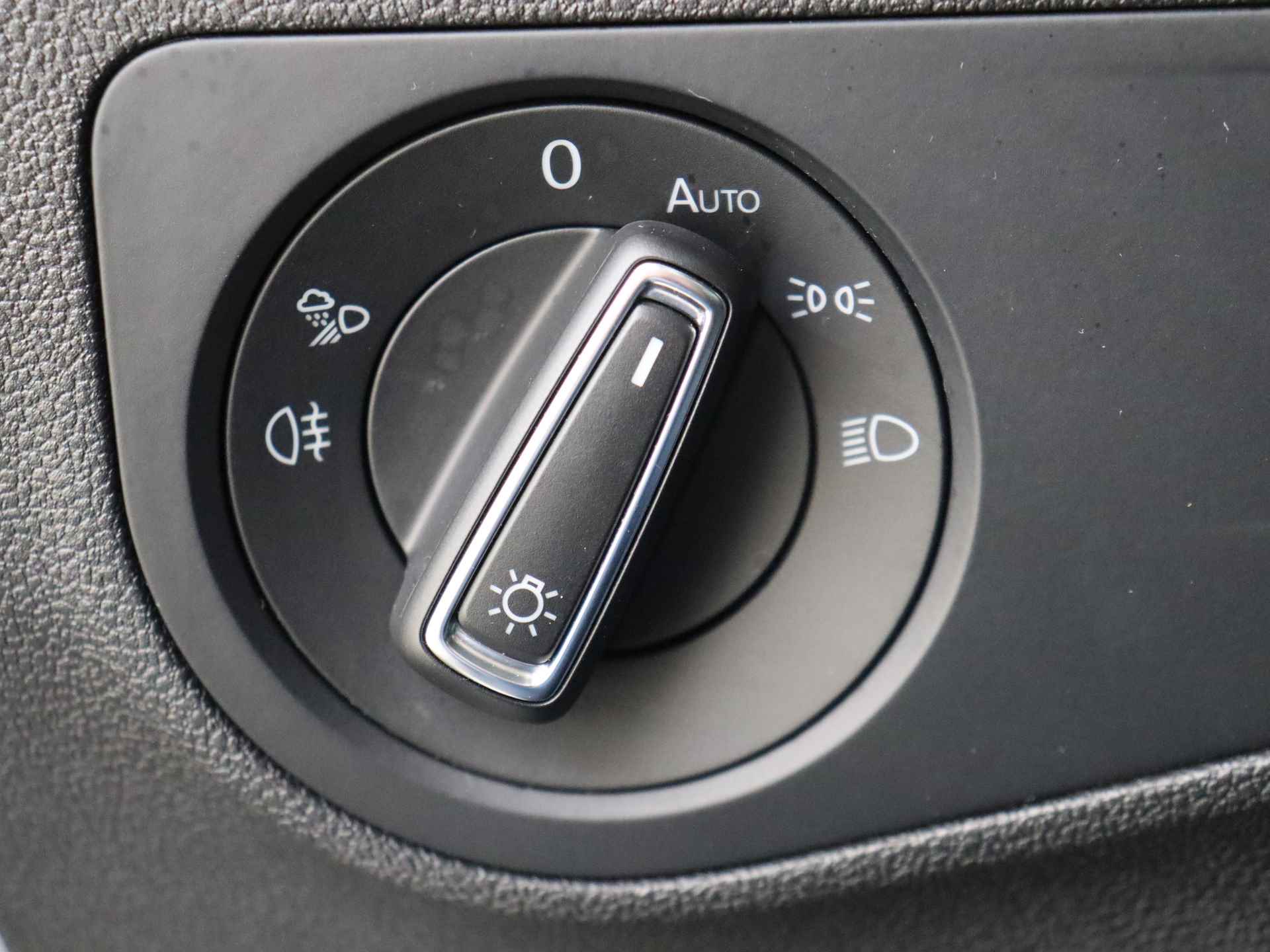 Volkswagen Tiguan 1.4 TSI eHybrid Business Automaat | Panorama dak | Navigatie | Climate Control - 28/40