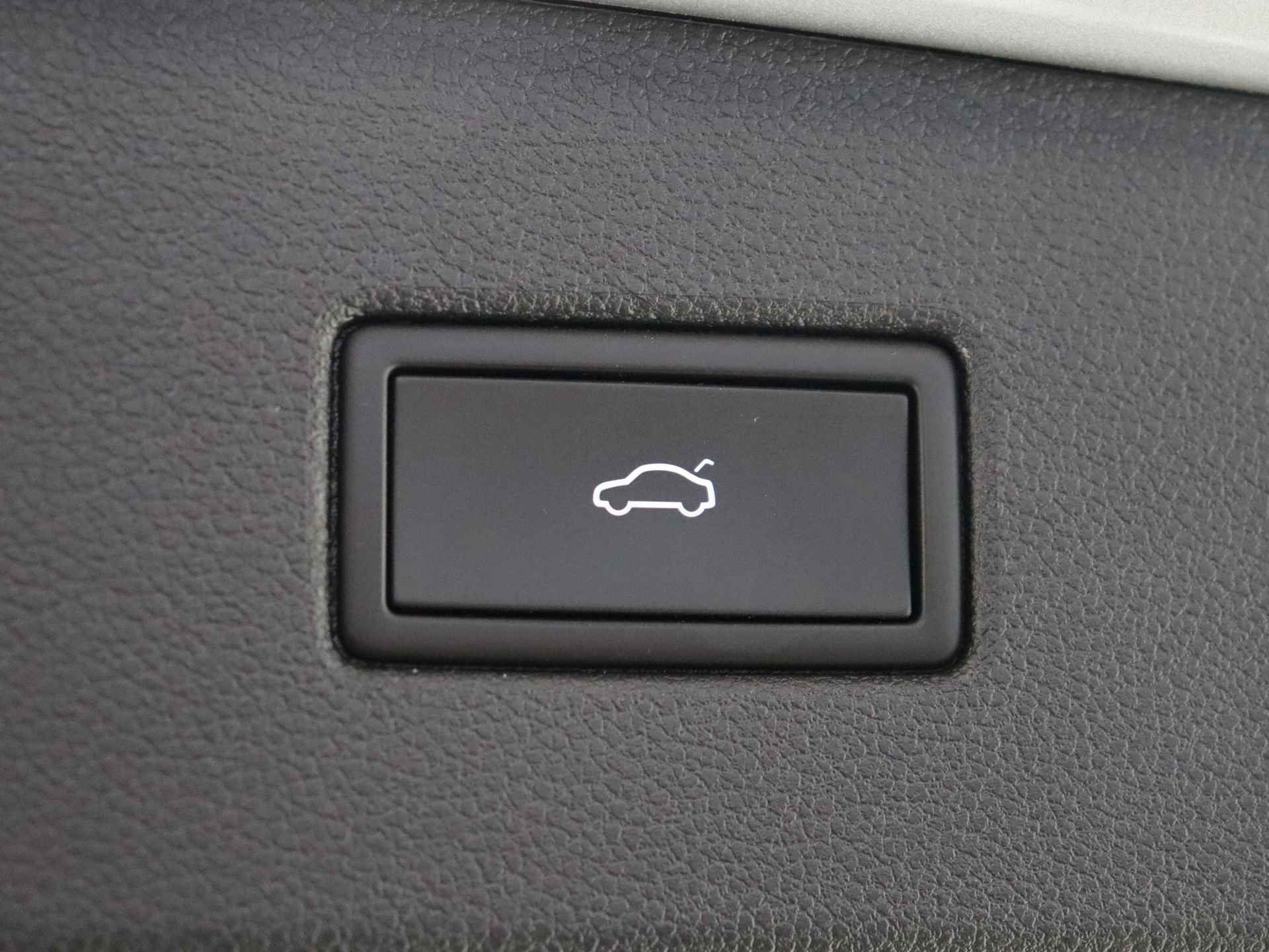 Volkswagen Tiguan 1.4 TSI eHybrid Business Automaat | Panorama dak | Navigatie | Climate Control - 34/40