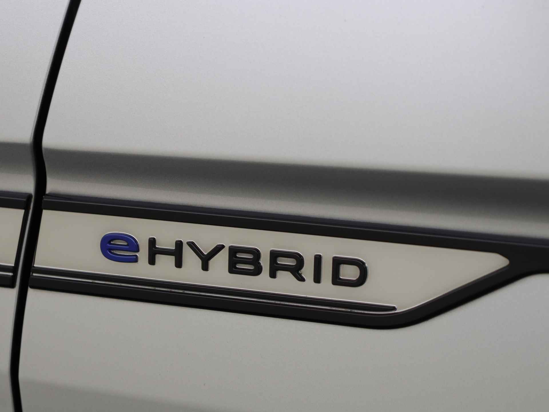 Volkswagen Tiguan 1.4 TSI eHybrid Business Automaat | Panorama dak | Navigatie | Climate Control - 37/40