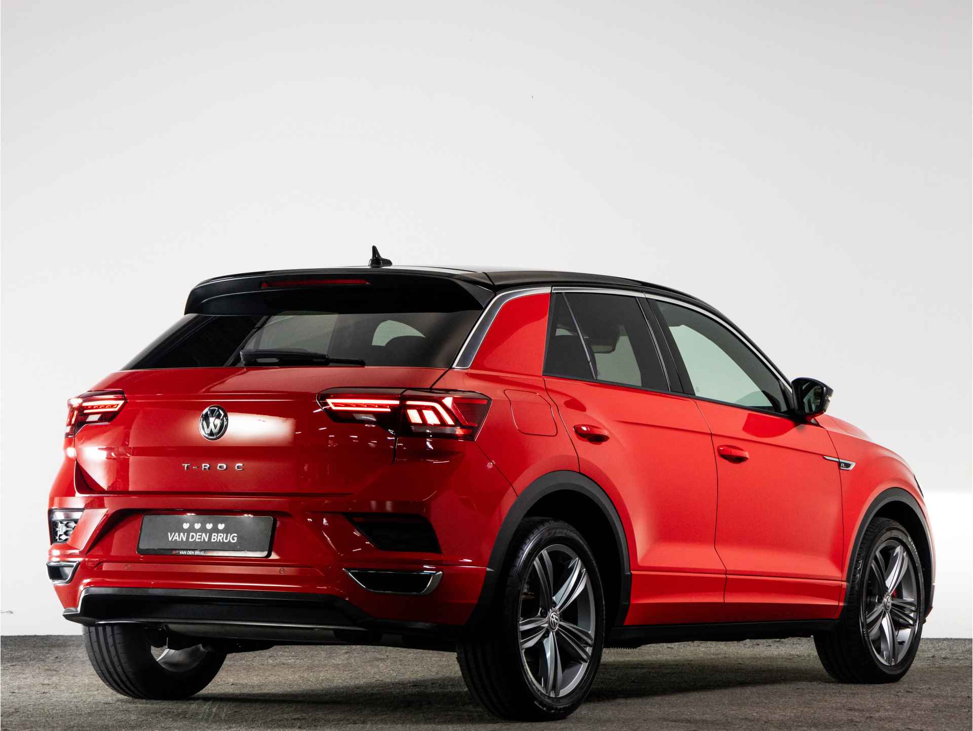 Volkswagen T-Roc R-Line 1.5 TSI 150 PK DSG AUTOMAAT | LED | Navigatie | Beats Audio | Achteruitrijcamera | Adaptieve Cruise Control | - 2/38