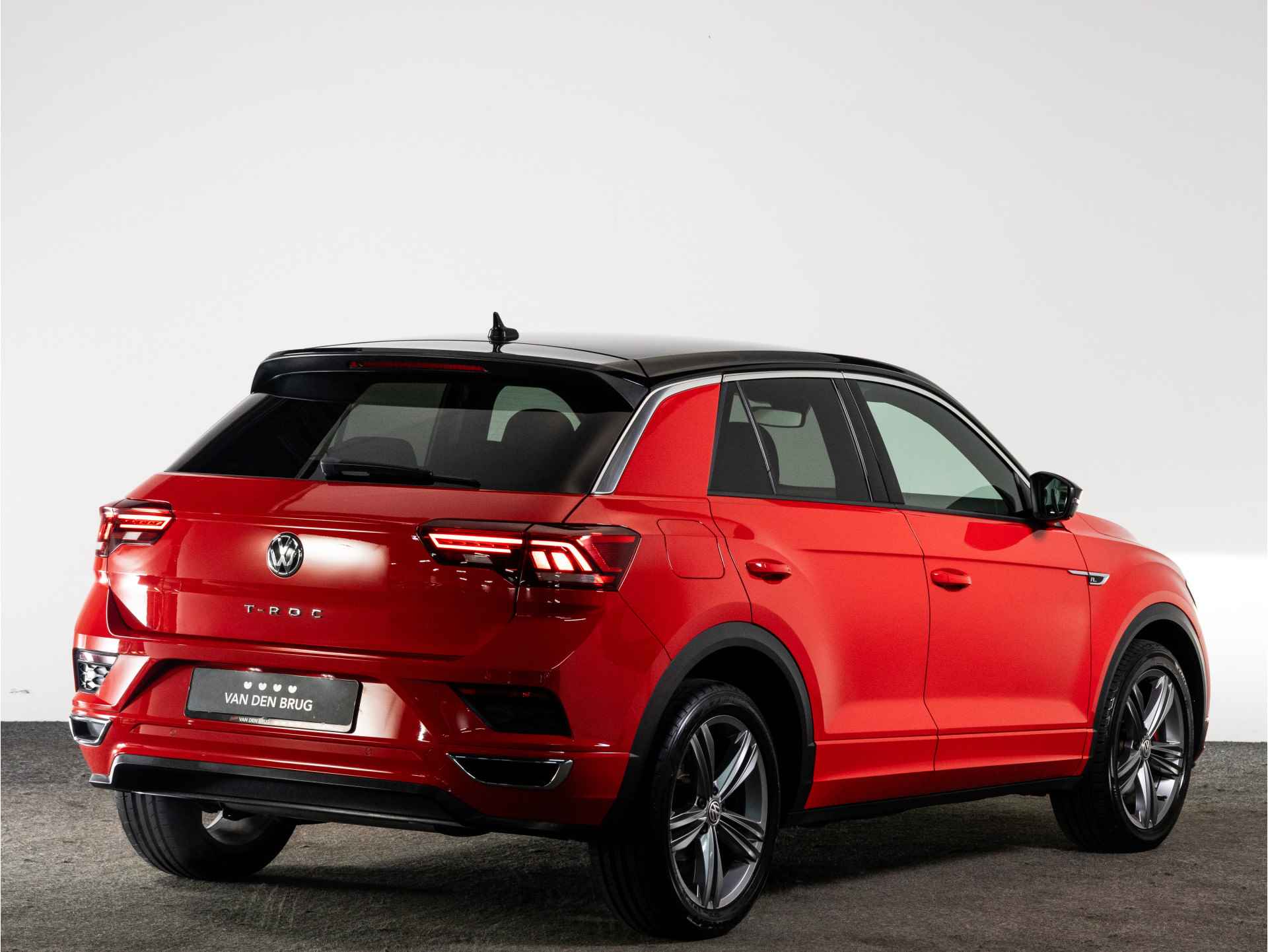 Volkswagen T-Roc R-Line 1.5 TSI 150 PK DSG AUTOMAAT | LED | Navigatie | Beats Audio | Achteruitrijcamera | Adaptieve Cruise Control | - 4/38