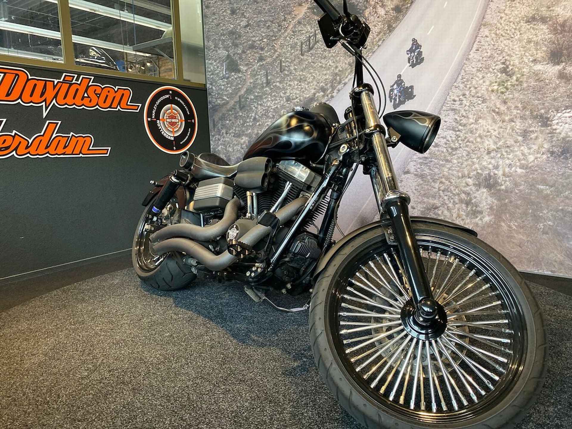 Harley-Davidson FXDB DYNA STREET BOB LTD - 1/8