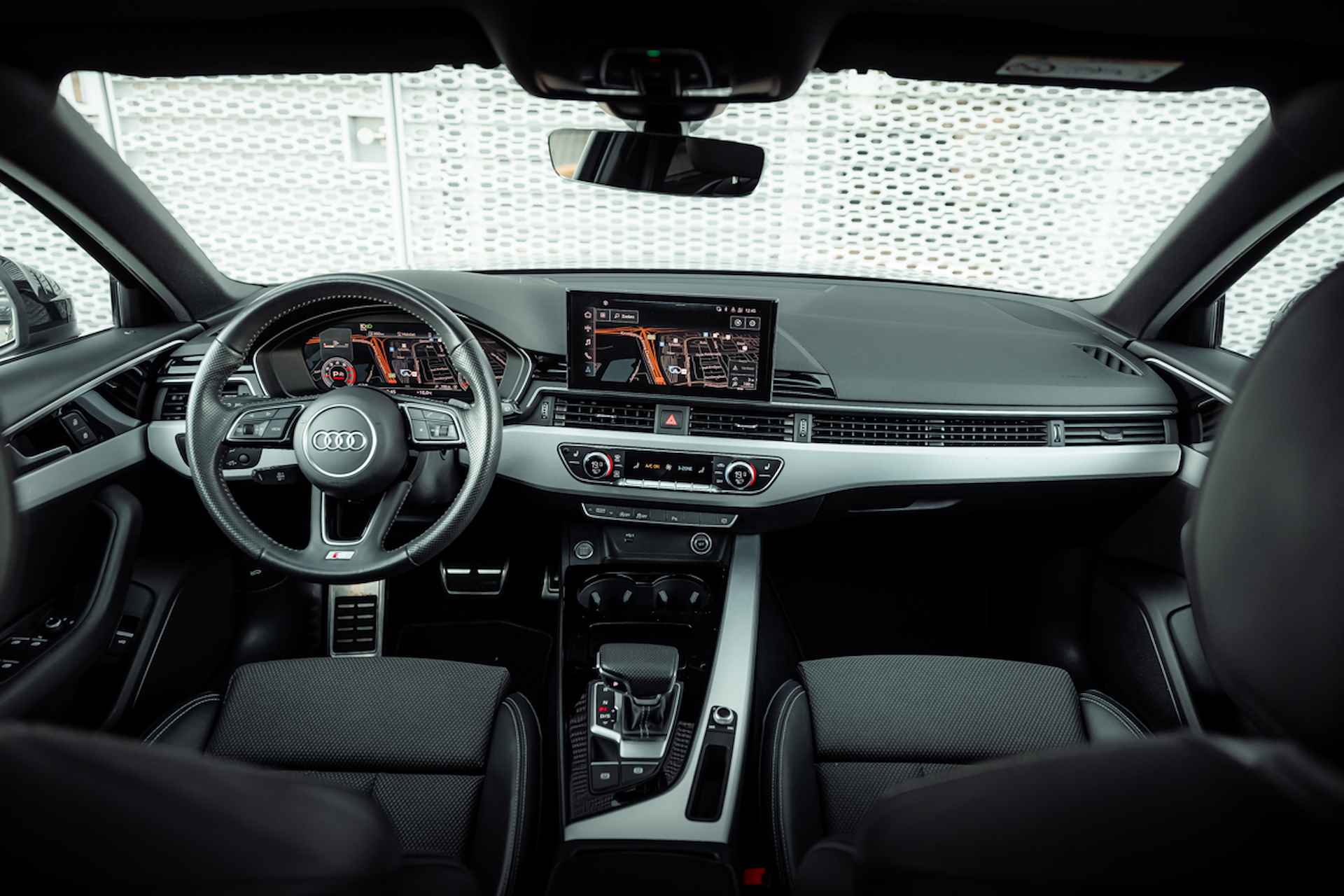 Audi A4 Avant 40 TFSI 190pk S Line Edition | Panoramadak | Navigatie | LED | Virtual Cockpit | Trekhaak | 18" LM velgen - 18/35