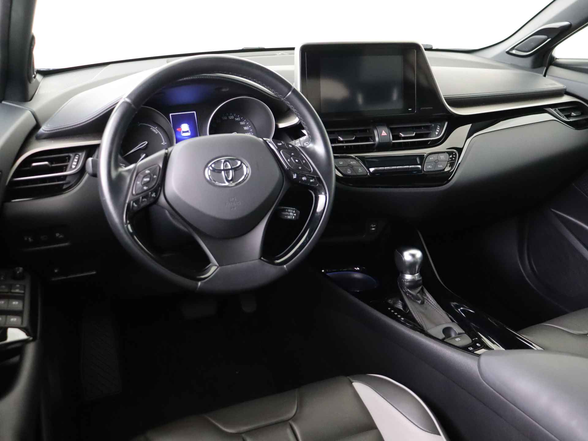 Toyota C-HR 1.8 Hybrid Adventure I Navigatie I Climate Control I Cruise Control I Camera I LM Velgen I USB I 1e Eigenaar I Volledig LOUWMAN Onderhouden I Lederen Bekleding I - 6/49