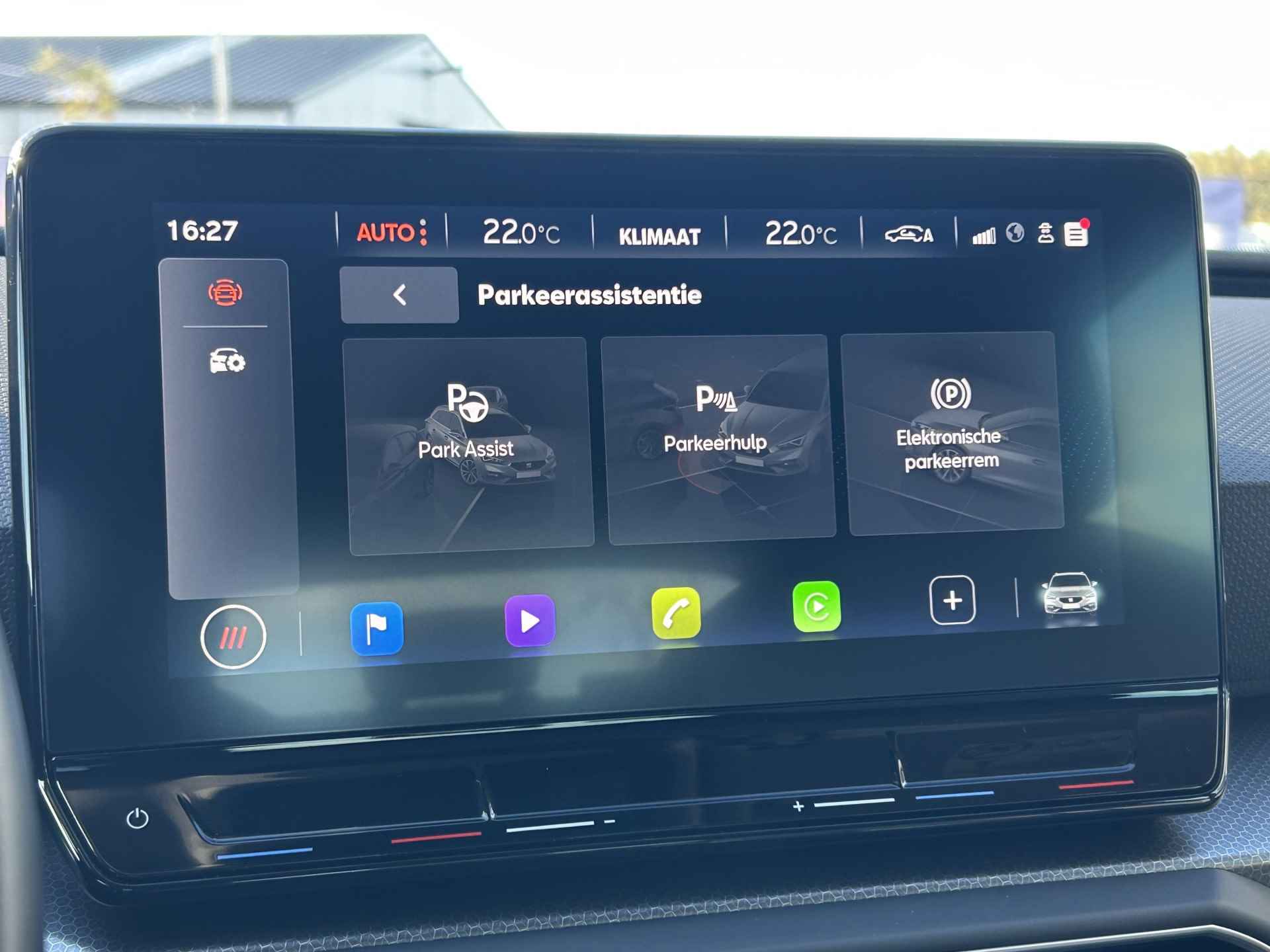 SEAT Leon Sportstourer 1.0 TSI Style Business Intense | Camera | Carplay | Digitale Cockpit | LED | Cruise control adaptief | - 12/39