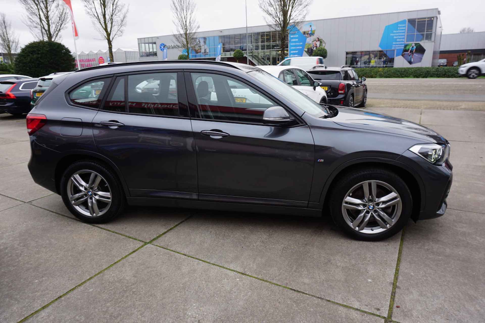 BMW X1 xDrive25e PHEV 220pk Automaat Executive M-Sport Navigatie - 3/24