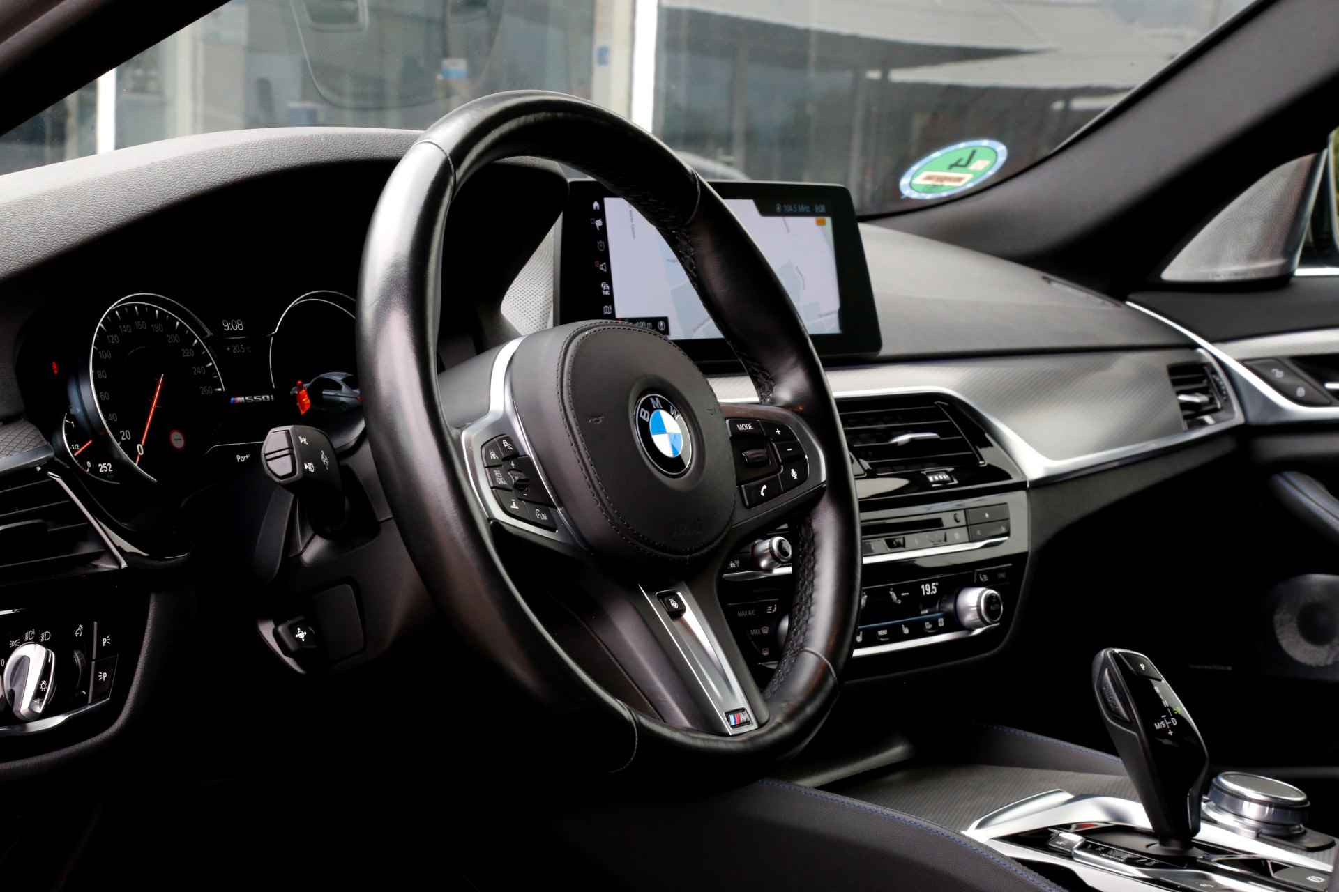 BMW 5 Serie M550i V8 462PK xDrive High Executive*Perfect BMW Onderh.*Bowers&Wilkins Diamond/Co-Pilot Pack/Softclose/Nachtzicht/Head-Up/Apple - 30/78