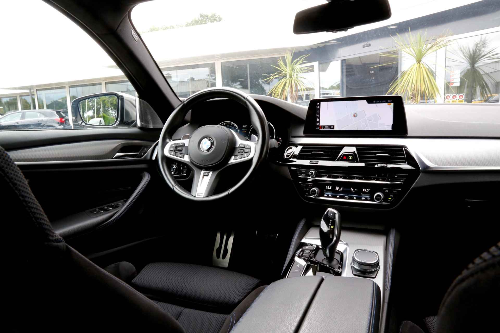 BMW 5 Serie M550i V8 462PK xDrive High Executive*Perfect BMW Onderh.*Bowers&Wilkins Diamond/Co-Pilot Pack/Softclose/Nachtzicht/Head-Up/Apple - 43/78