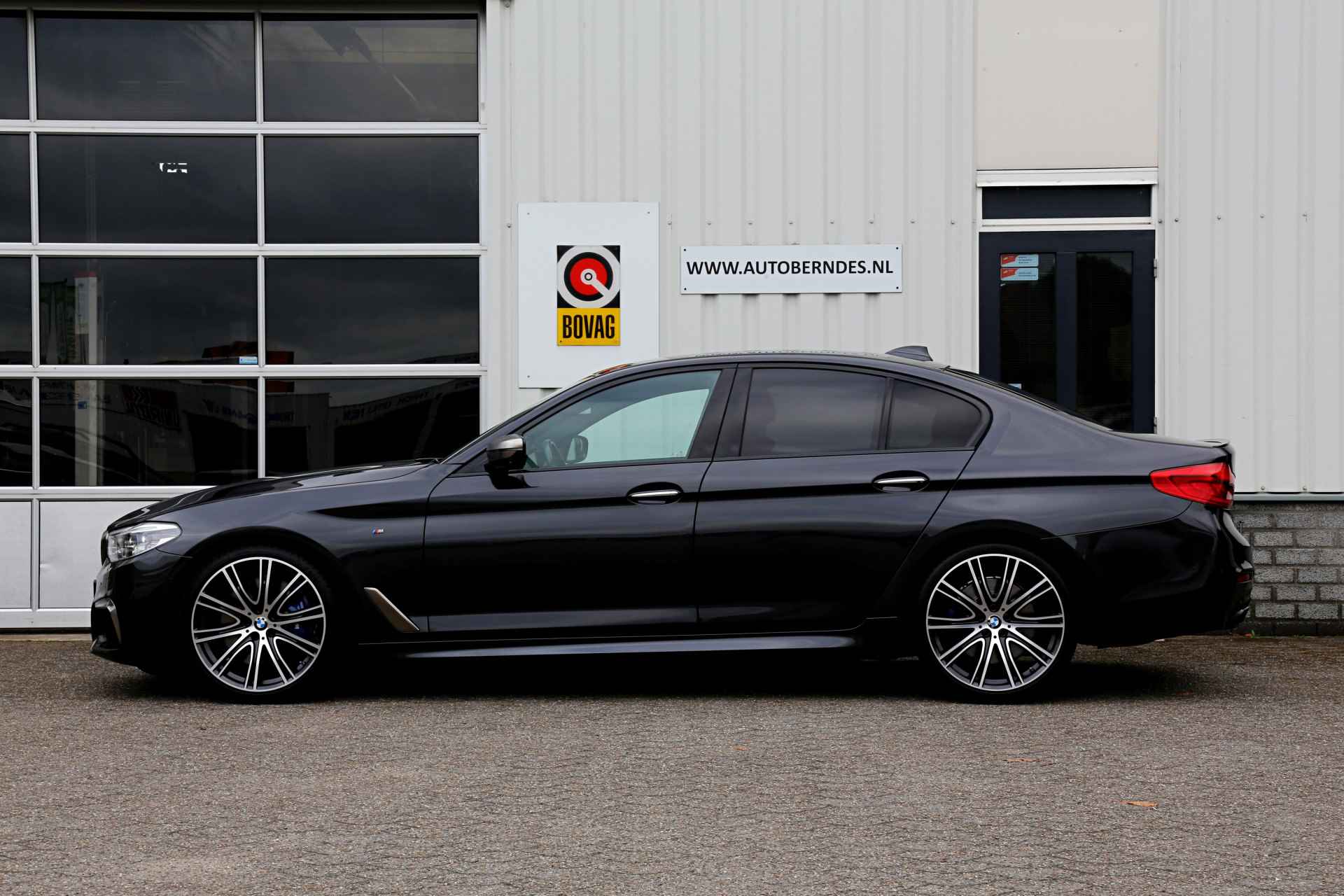 BMW 5 Serie M550i V8 462PK xDrive High Executive*Perfect BMW Onderh.*Bowers&Wilkins Diamond/Co-Pilot Pack/Softclose/Nachtzicht/Head-Up/Apple - 63/78